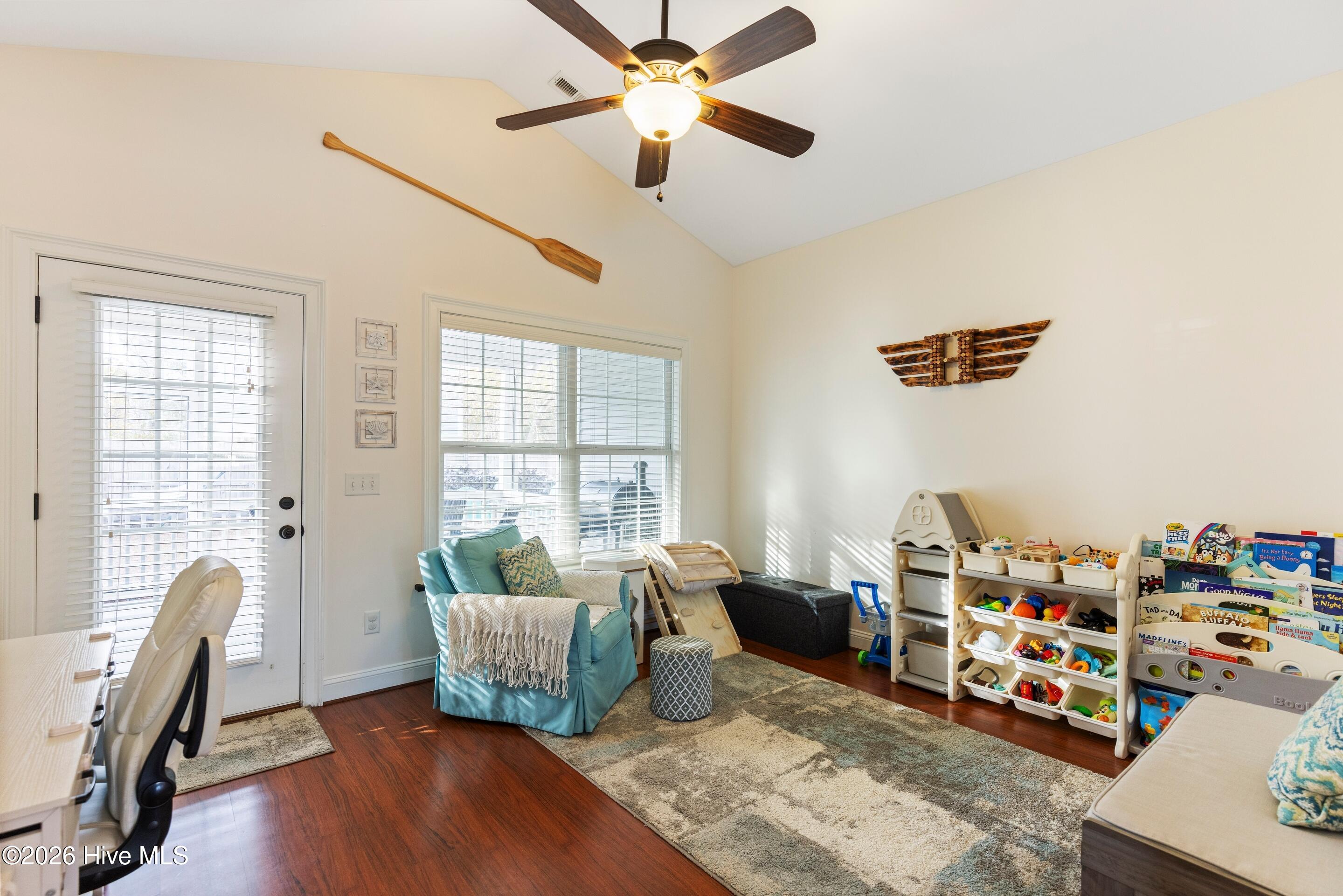 100548789 | Photo 27