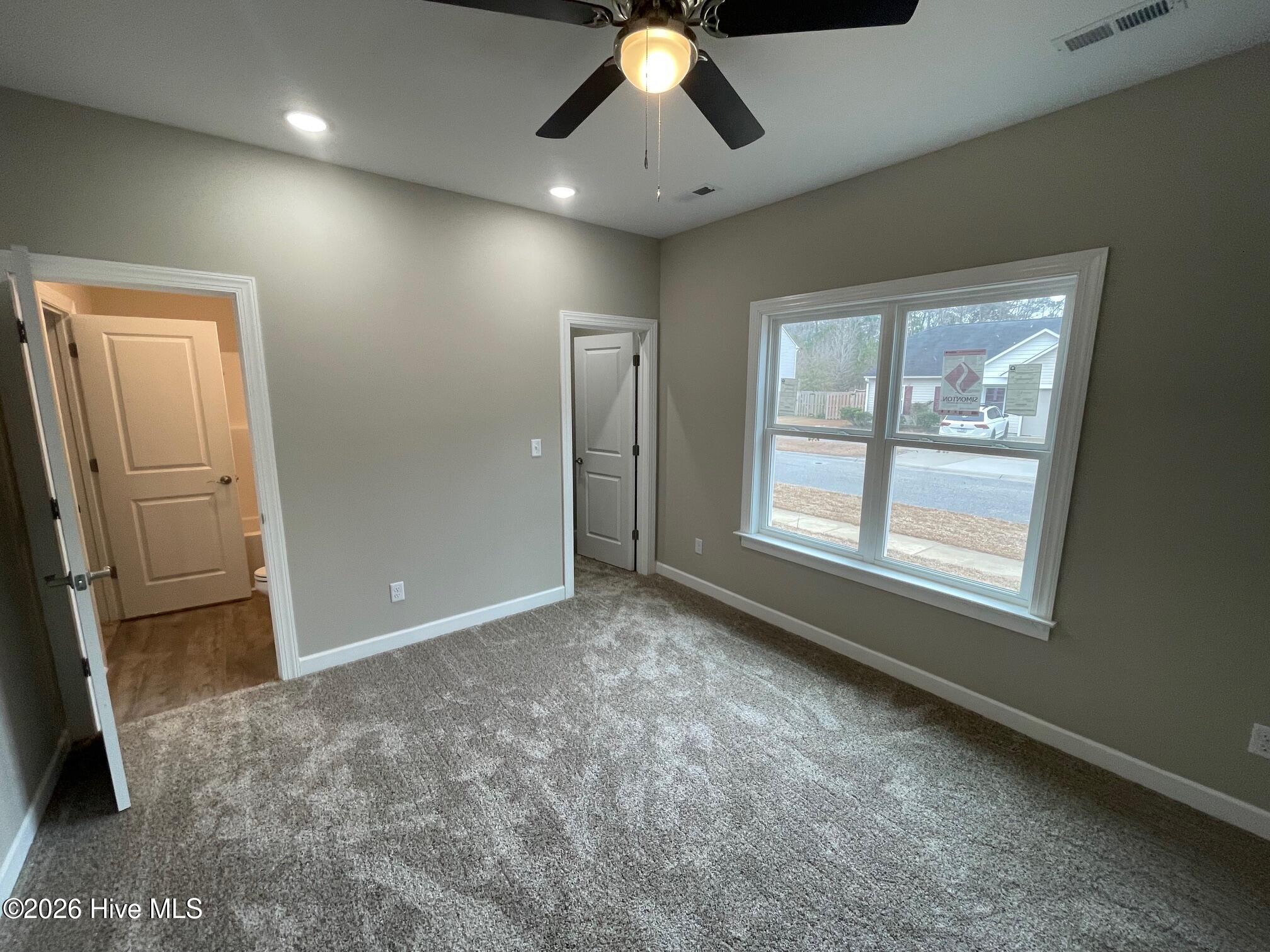 100552862 | Photo 11