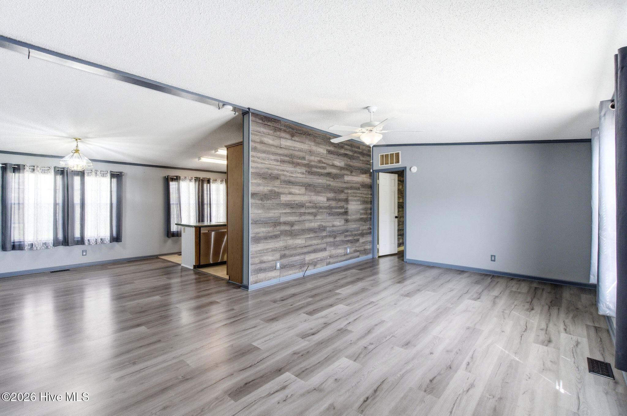 100561551 | Photo 12