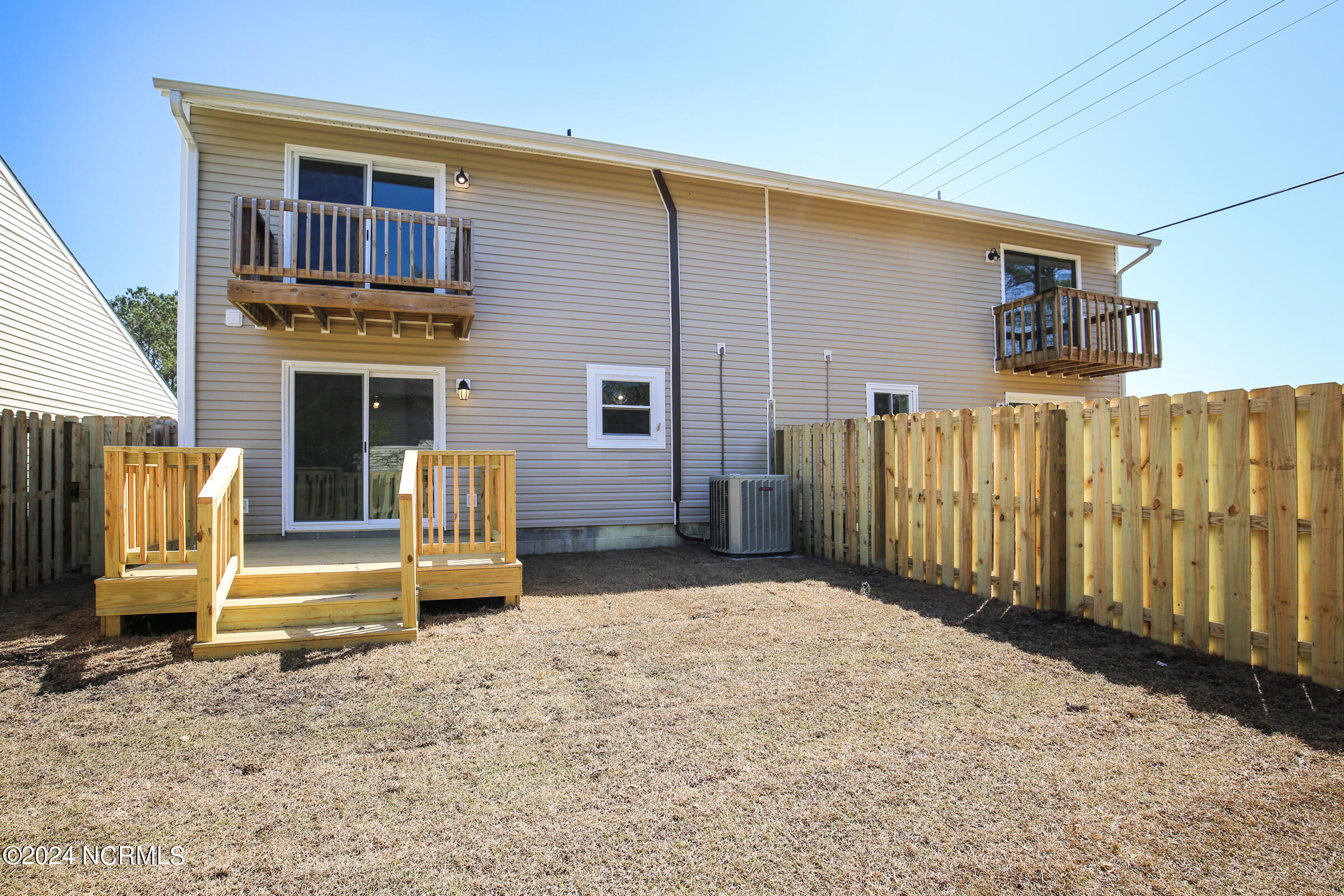 100557159 | Photo 37