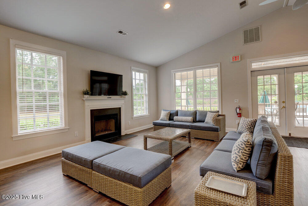 100531667 | Photo 73