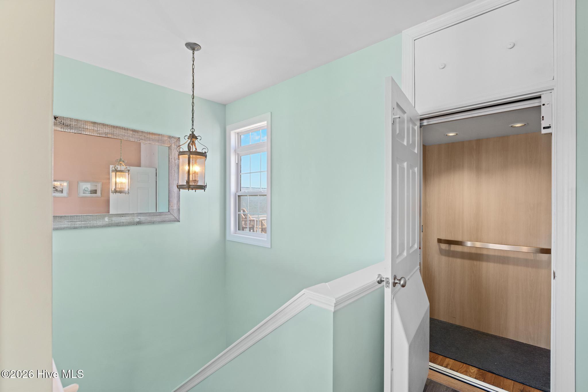 100562265 | Photo 18