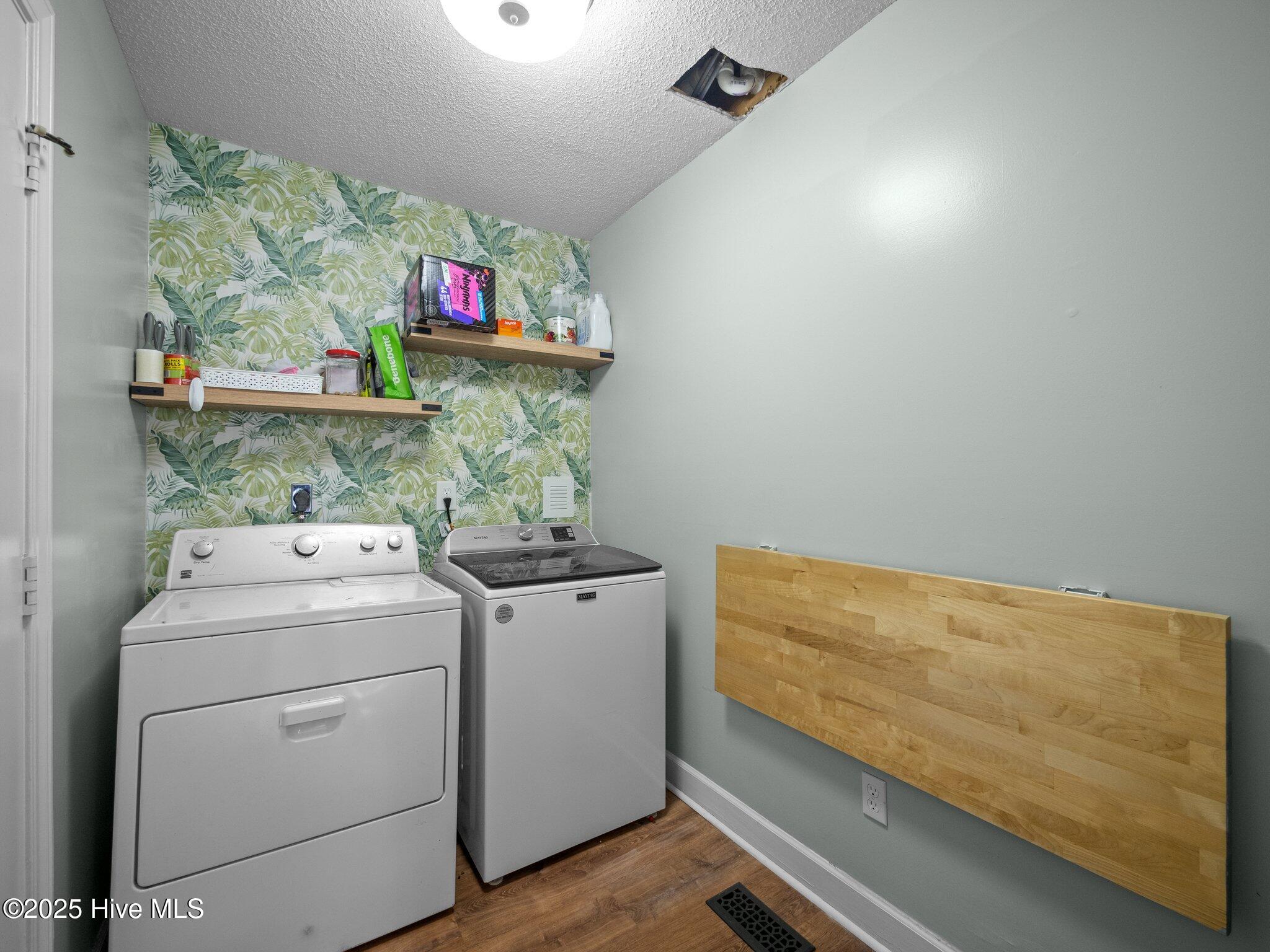 100569850 | Photo 32