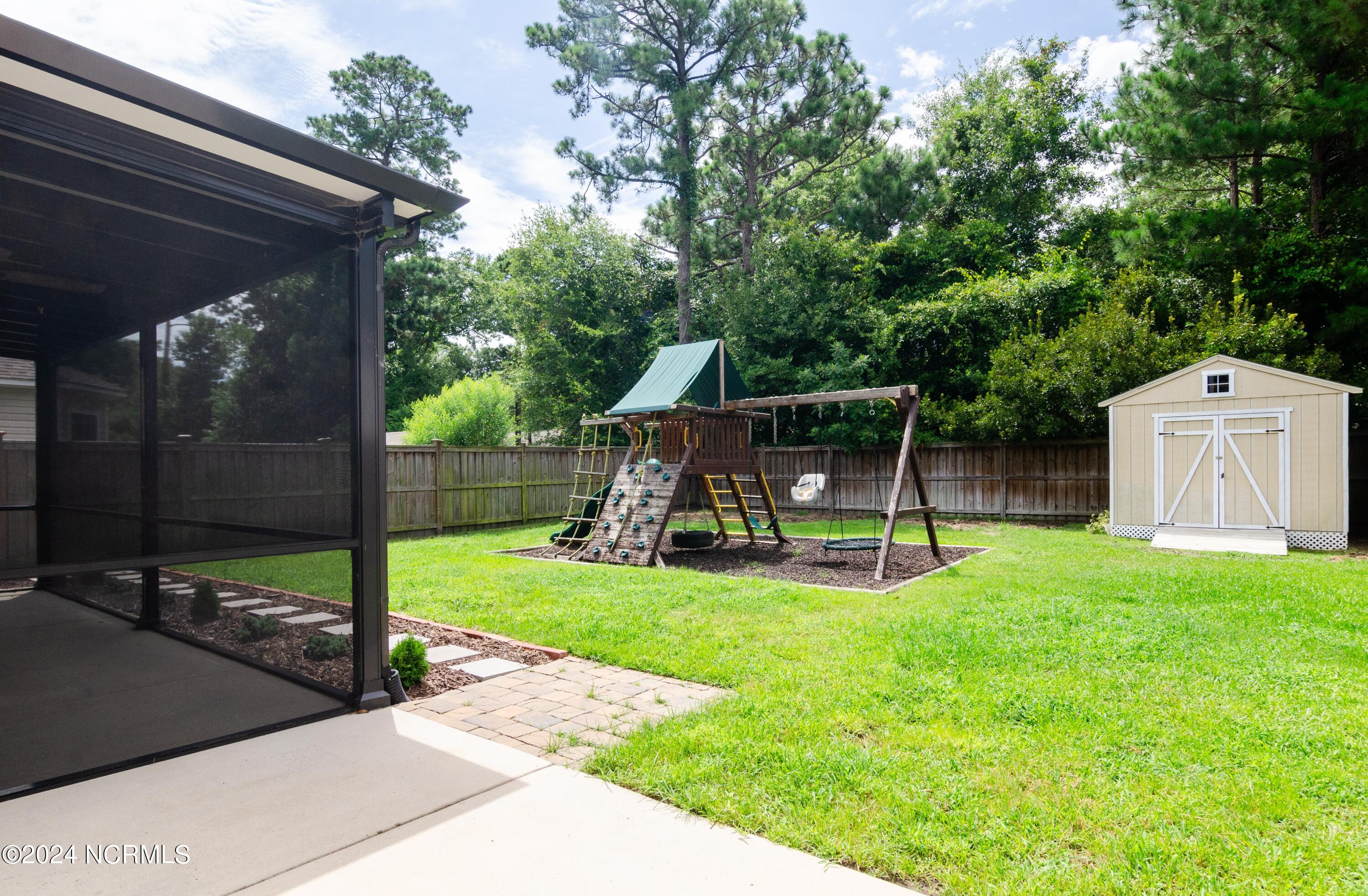 100547679 | Photo 33