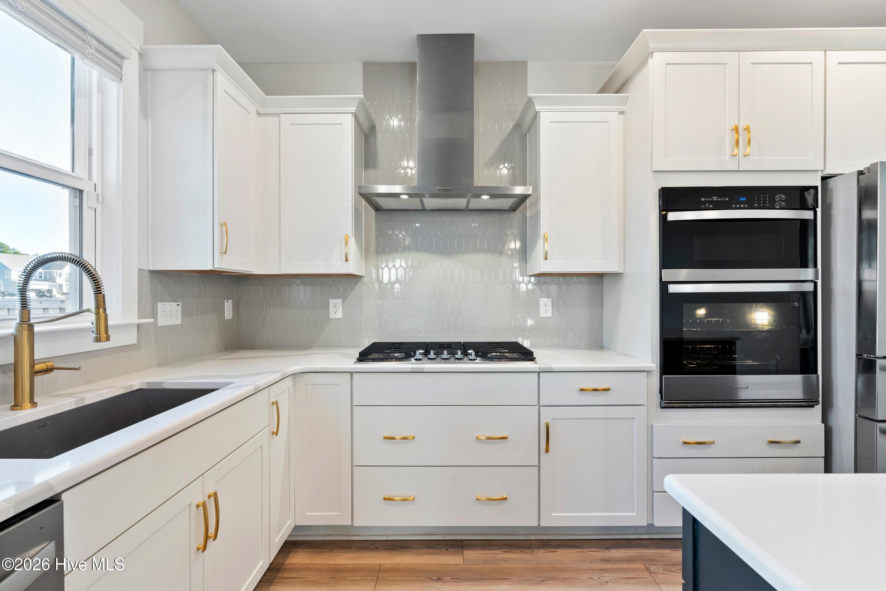 100547045 | Photo 23