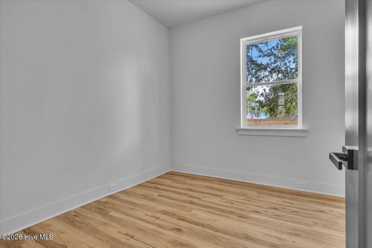 100570167 | Photo 11