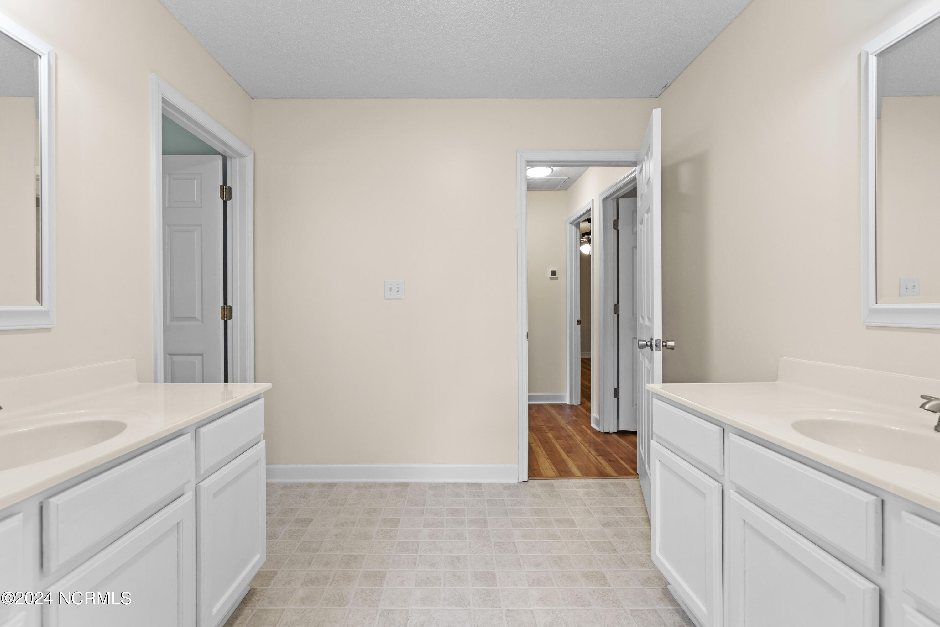 100529706 | Photo 30