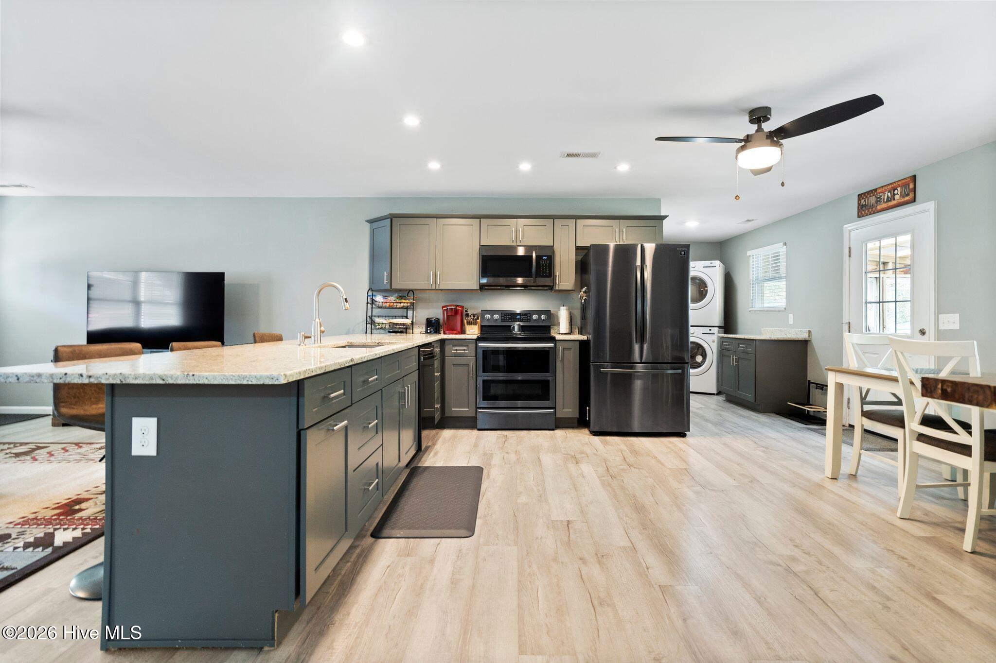 100559666 | Photo 64