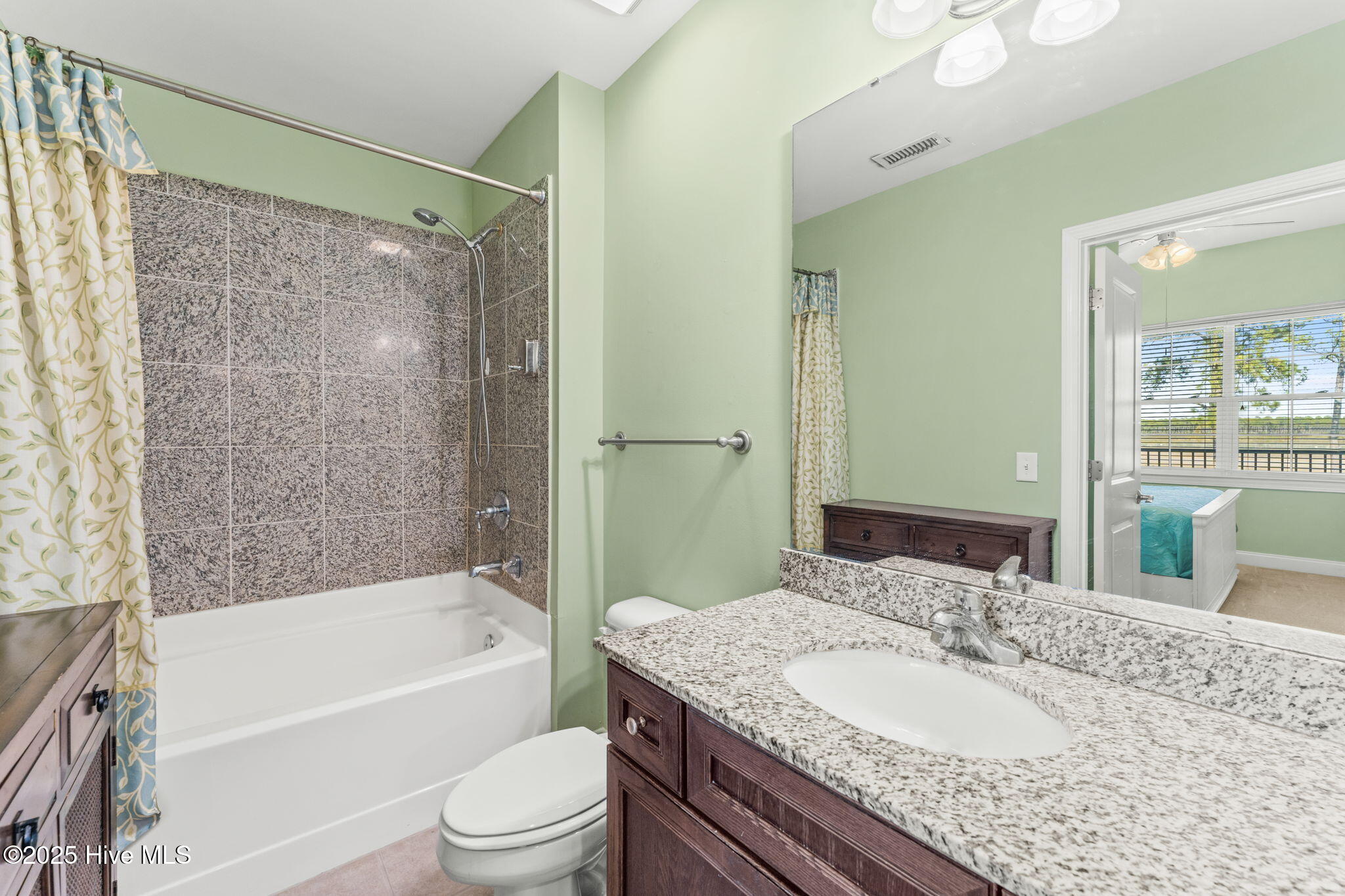 100492532 | Photo 10