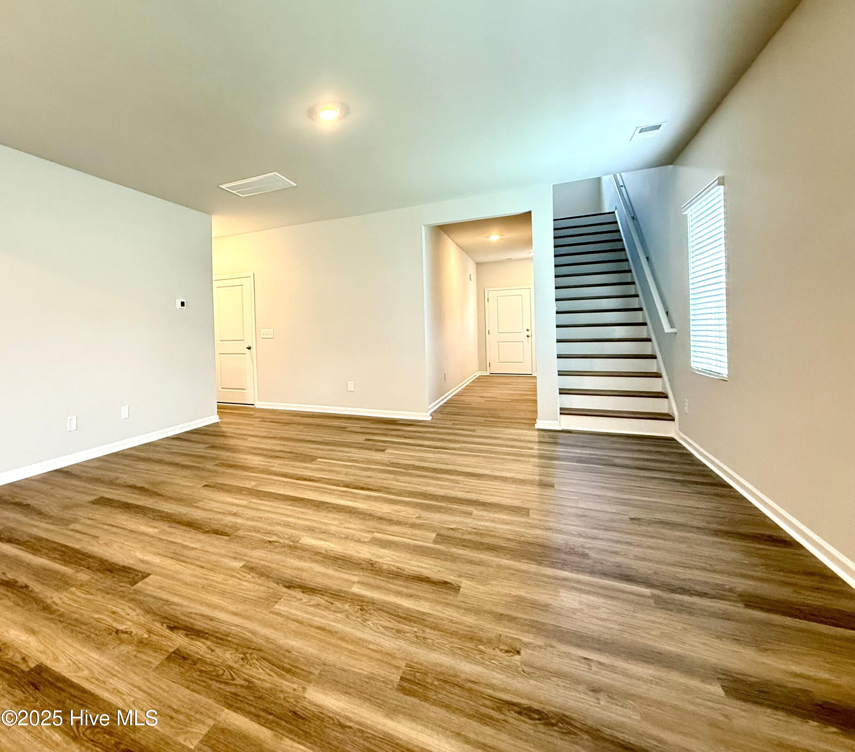 100525072 | Photo 14