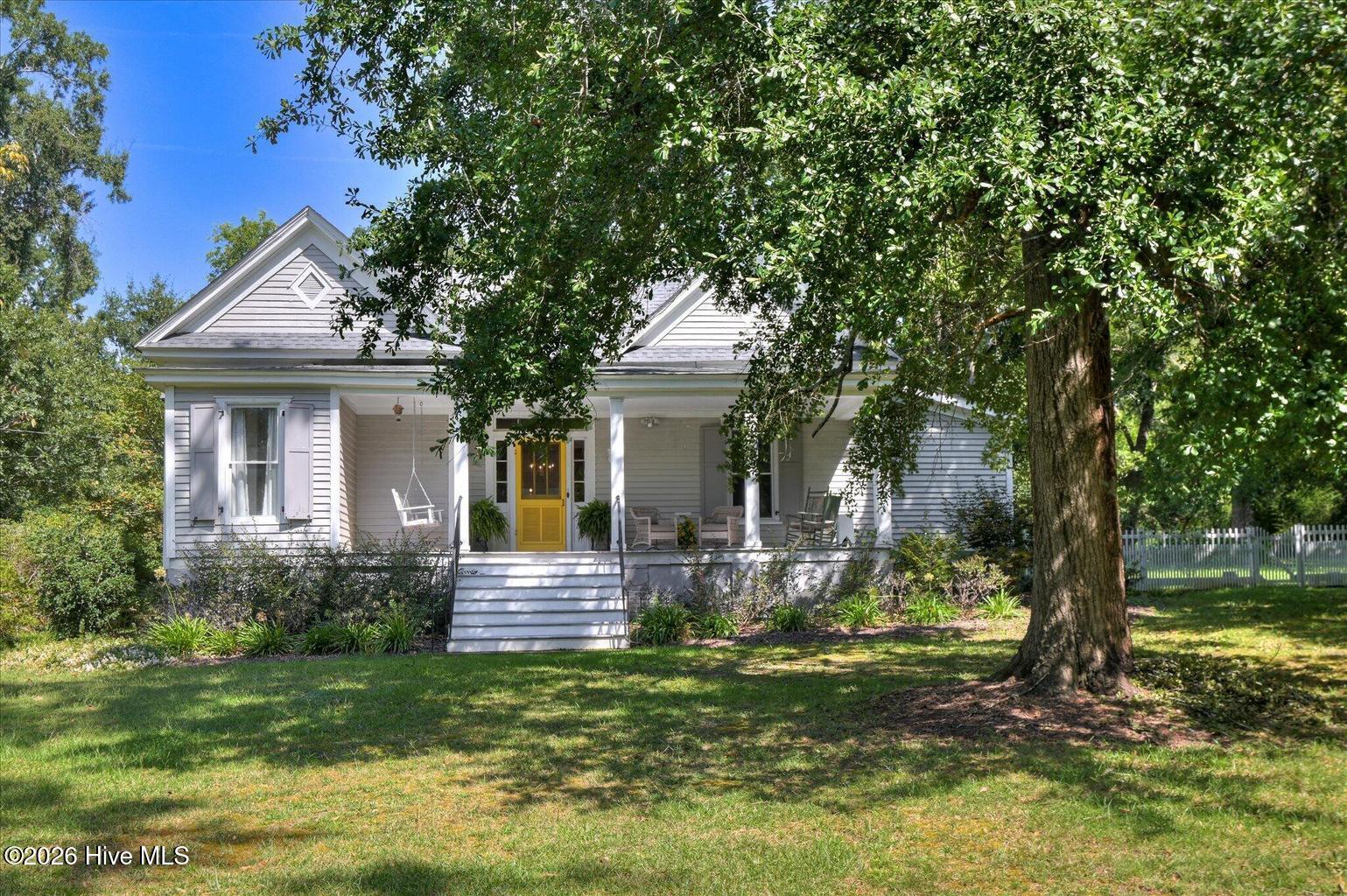 Single family home for sale at 800 Buncombe St, Edgefield, SC 29824 | MLS# 100608726