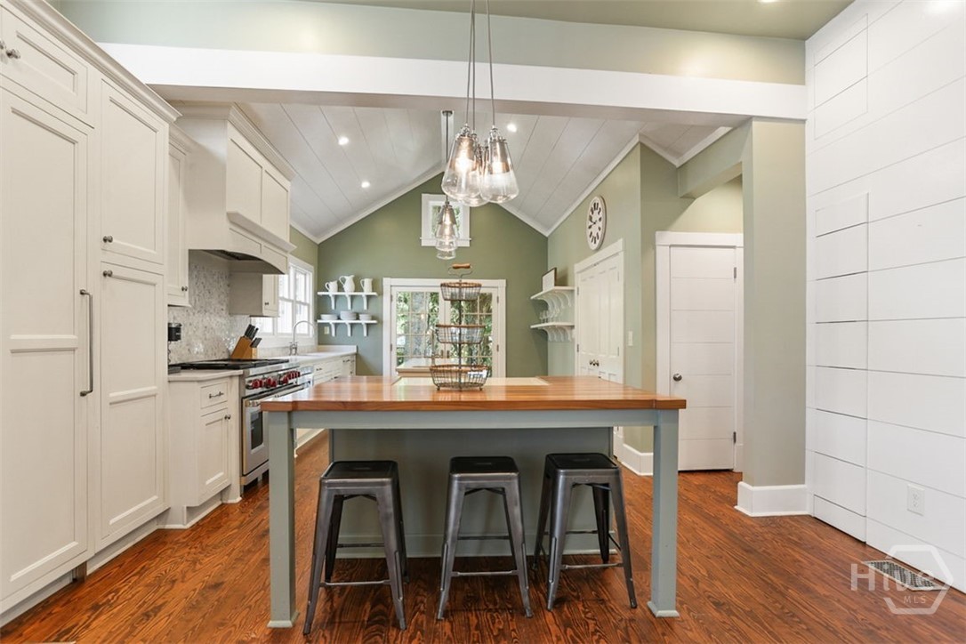 411 Parkersburg Road