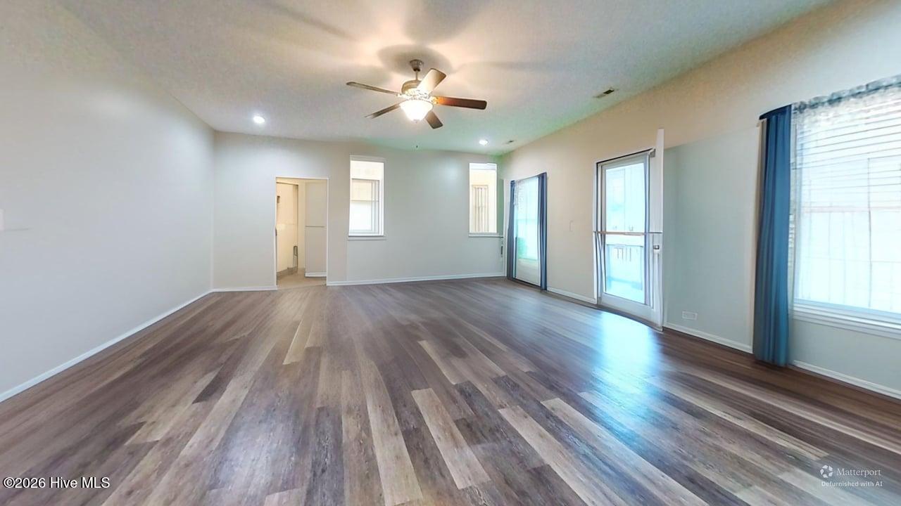 100559167 | Photo 10