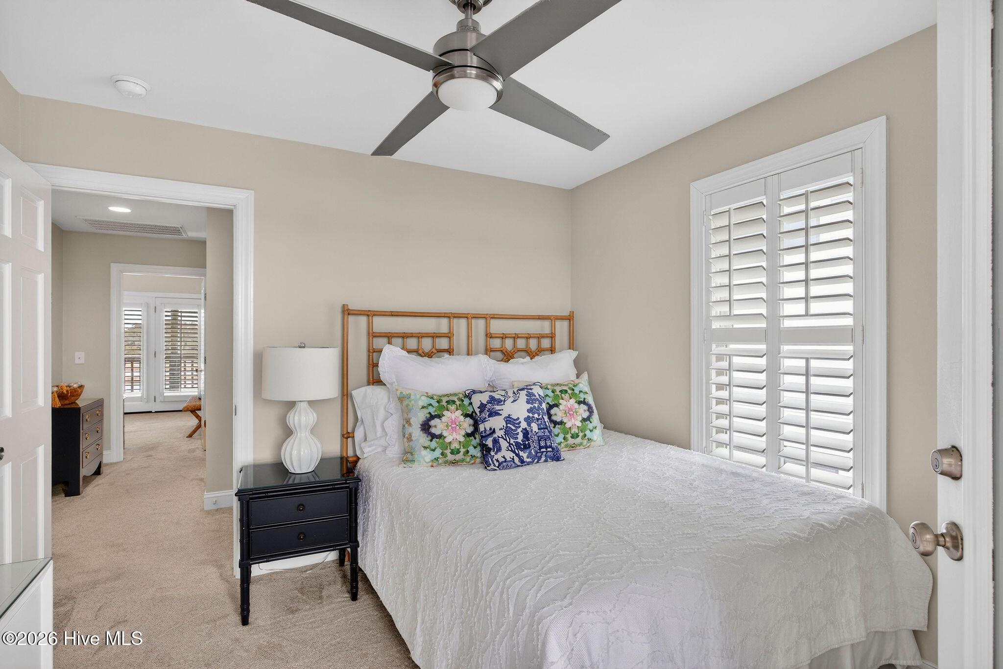 100558611 | Photo 59