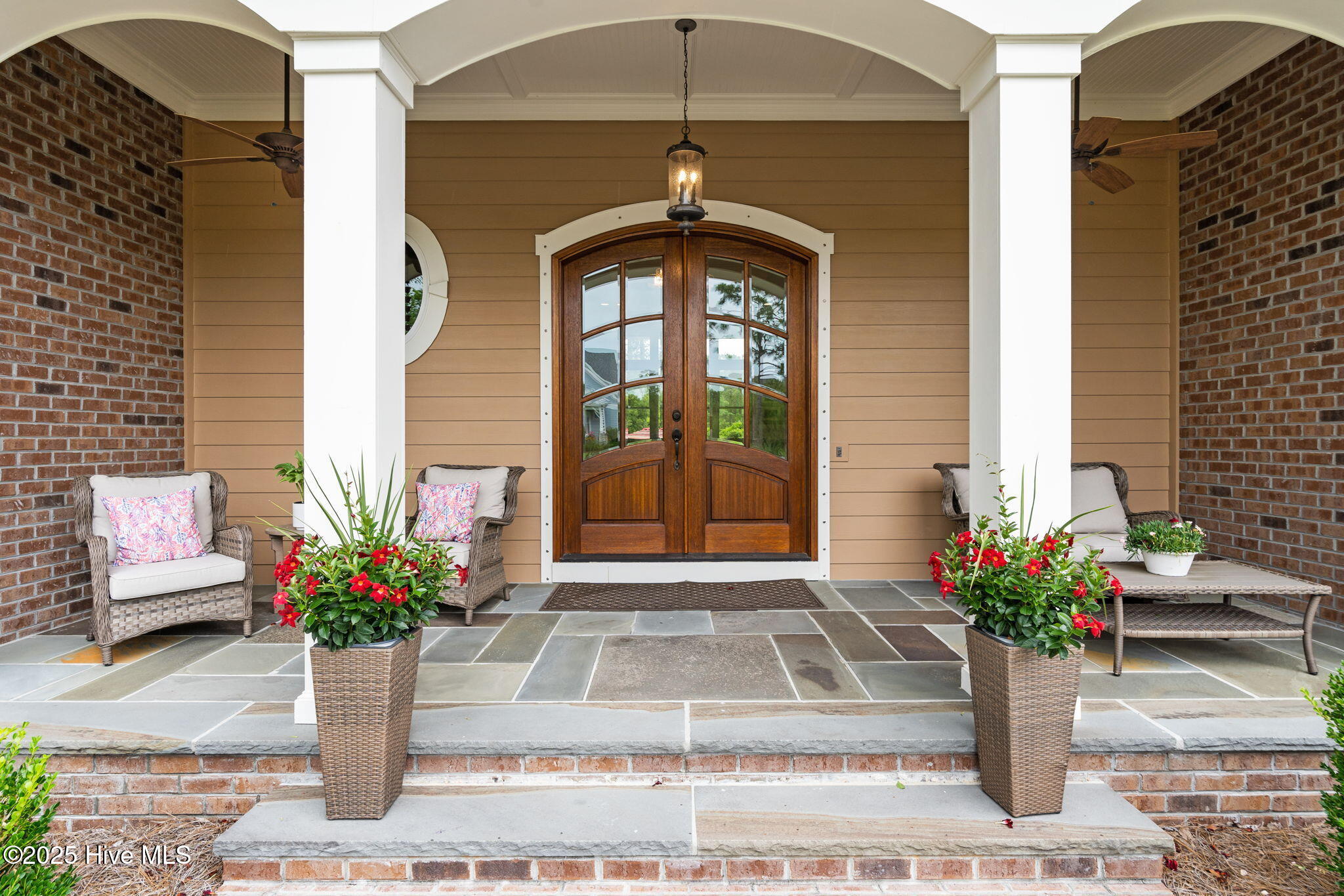 100562401 | Photo 22