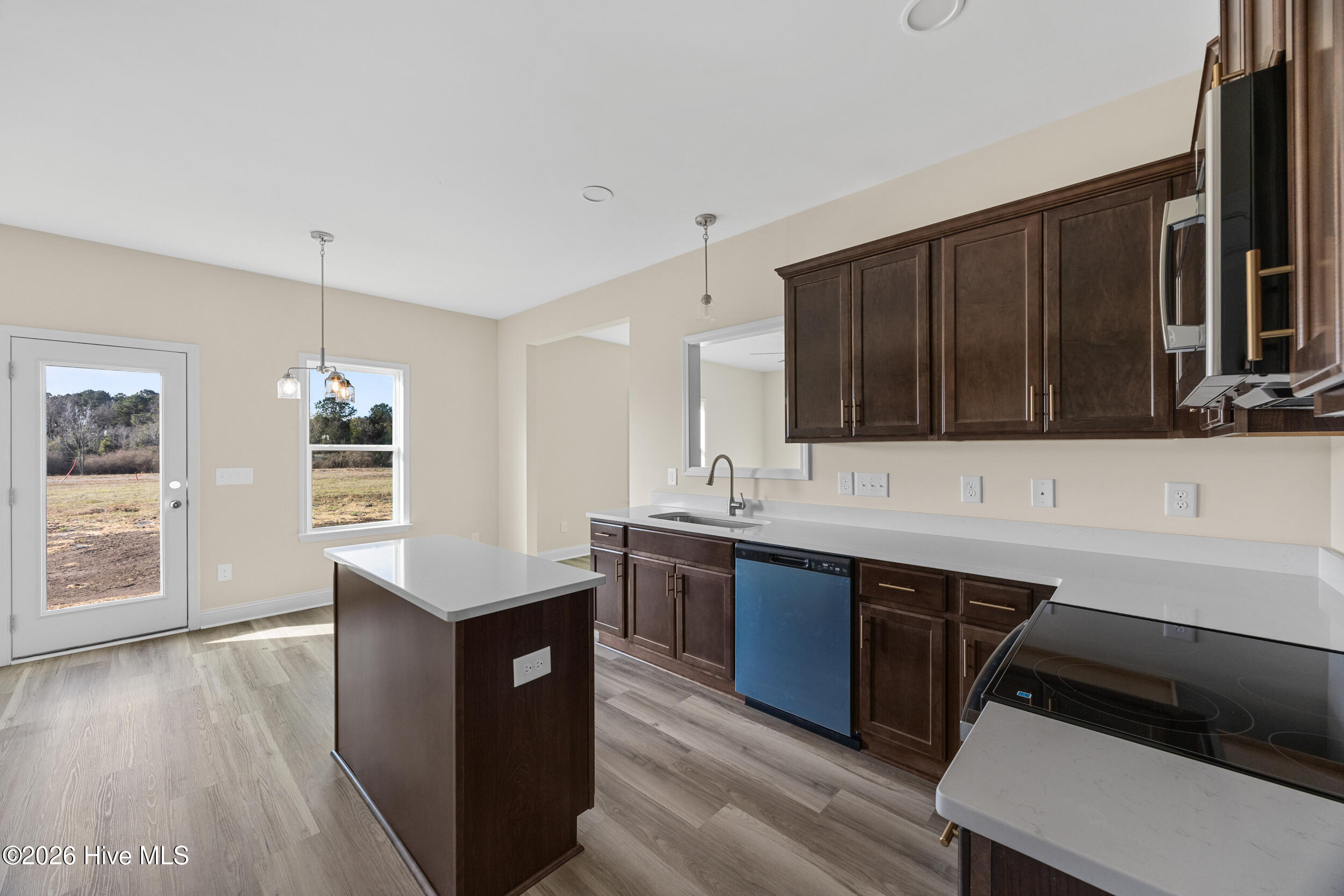 100551256 | Photo 16