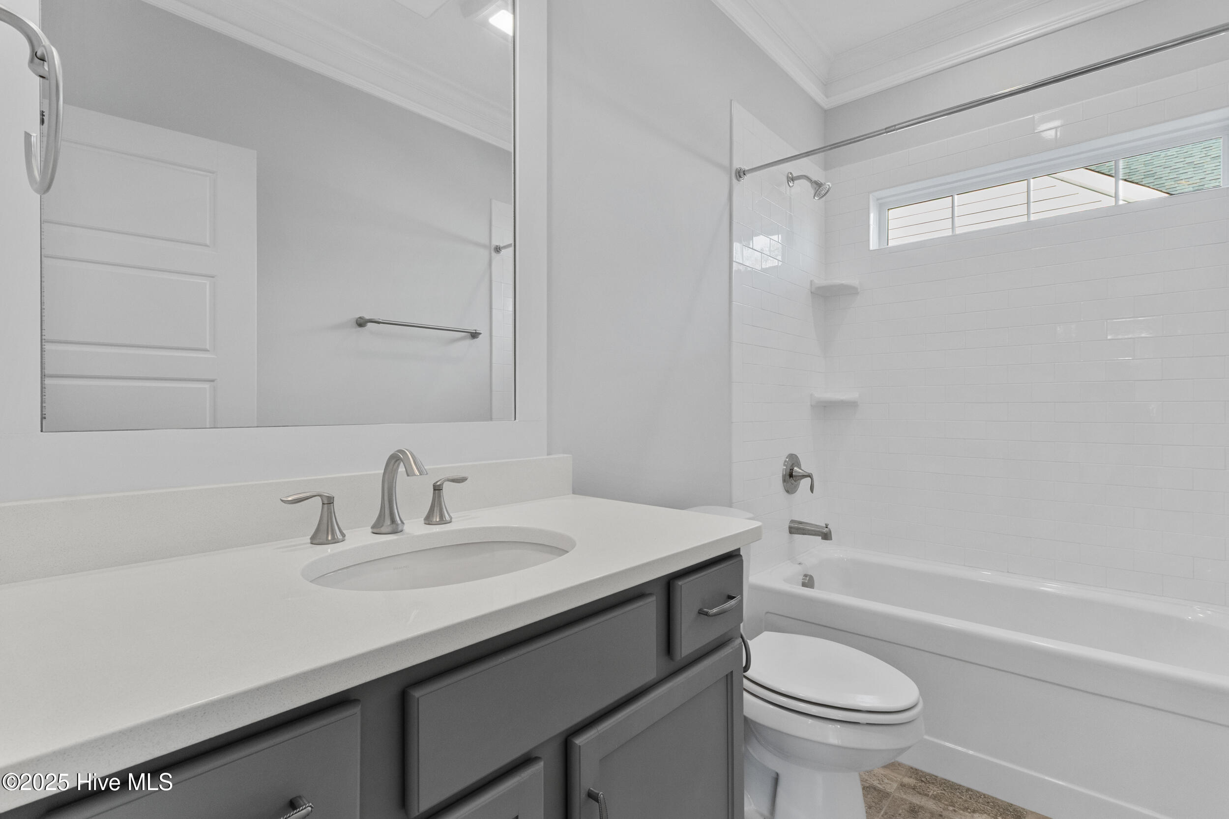 100541270 | Photo 63