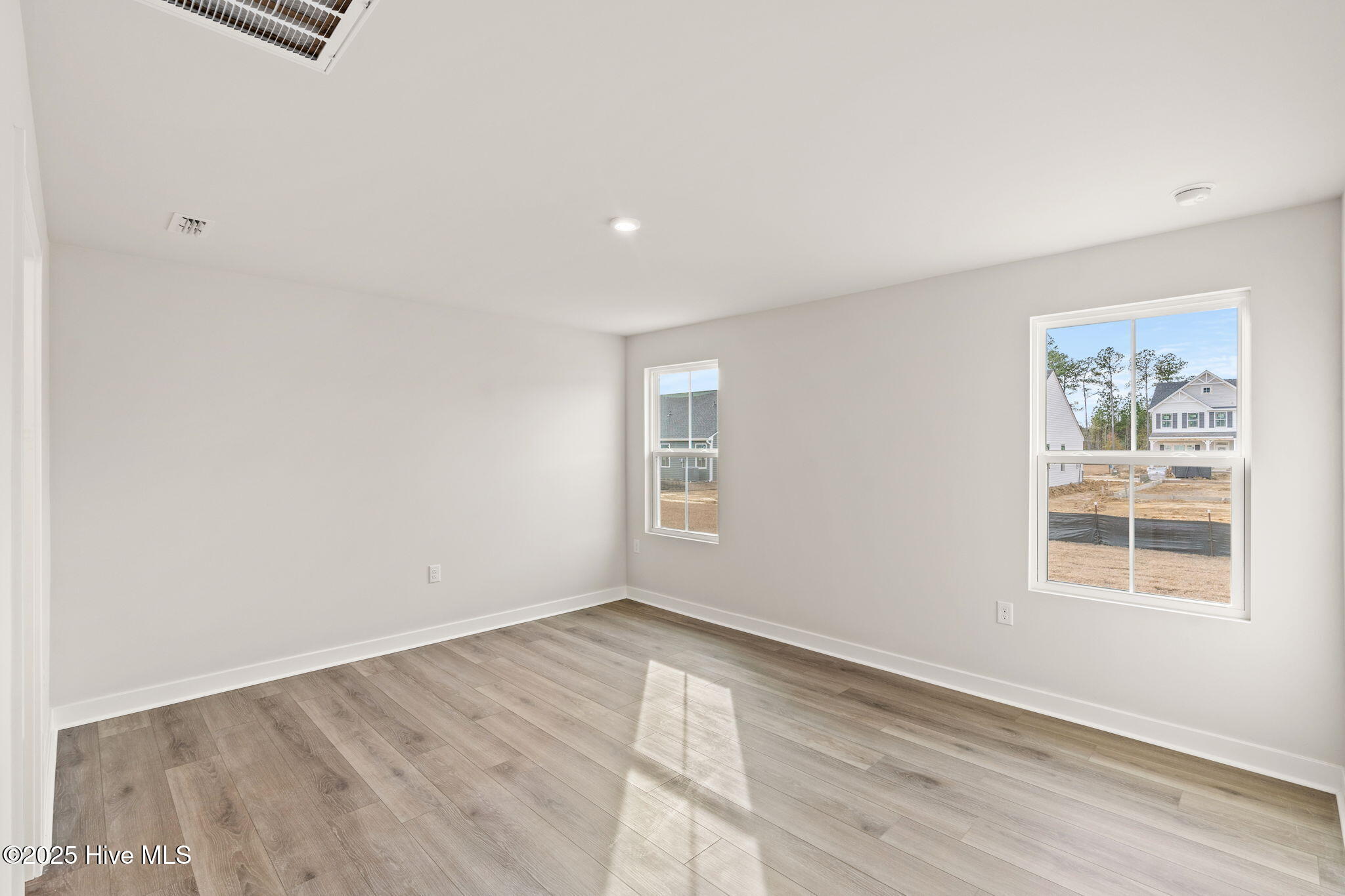 100530777 | Photo 11