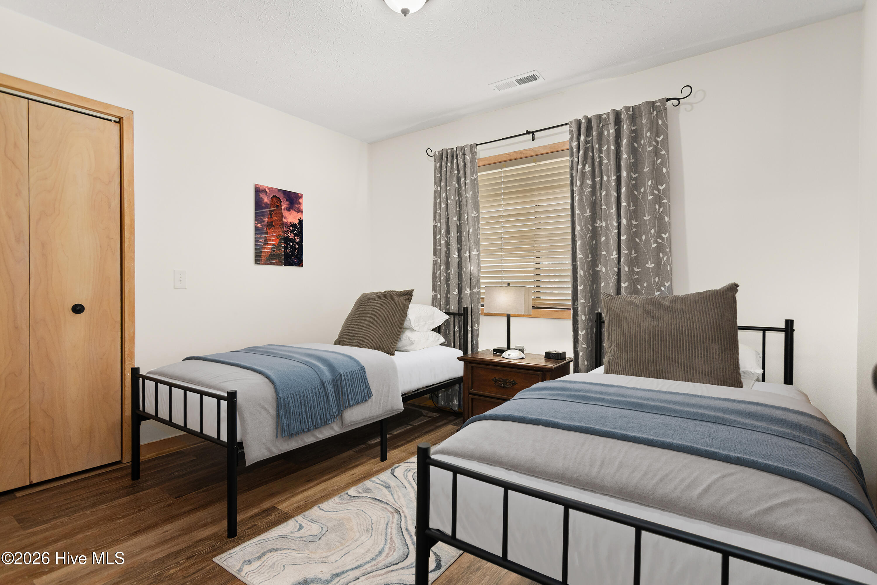 100562499 | Photo 24