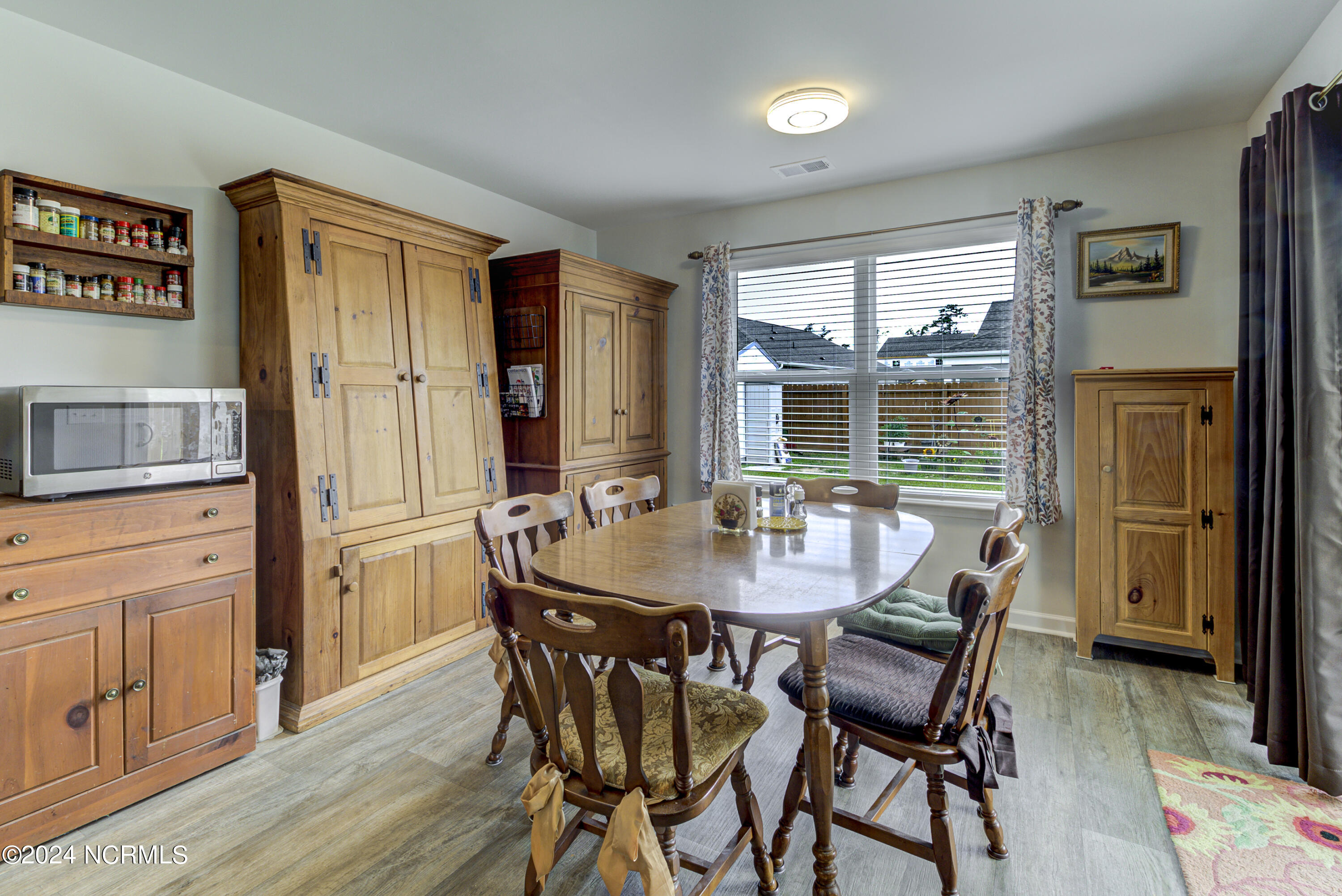 100563722 | Photo 17