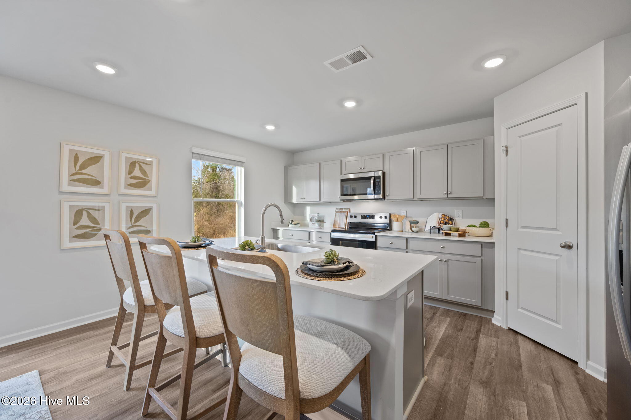 100561860 | Photo 12