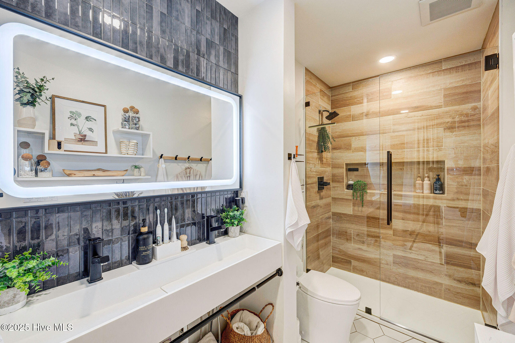 100534059 | Photo 27