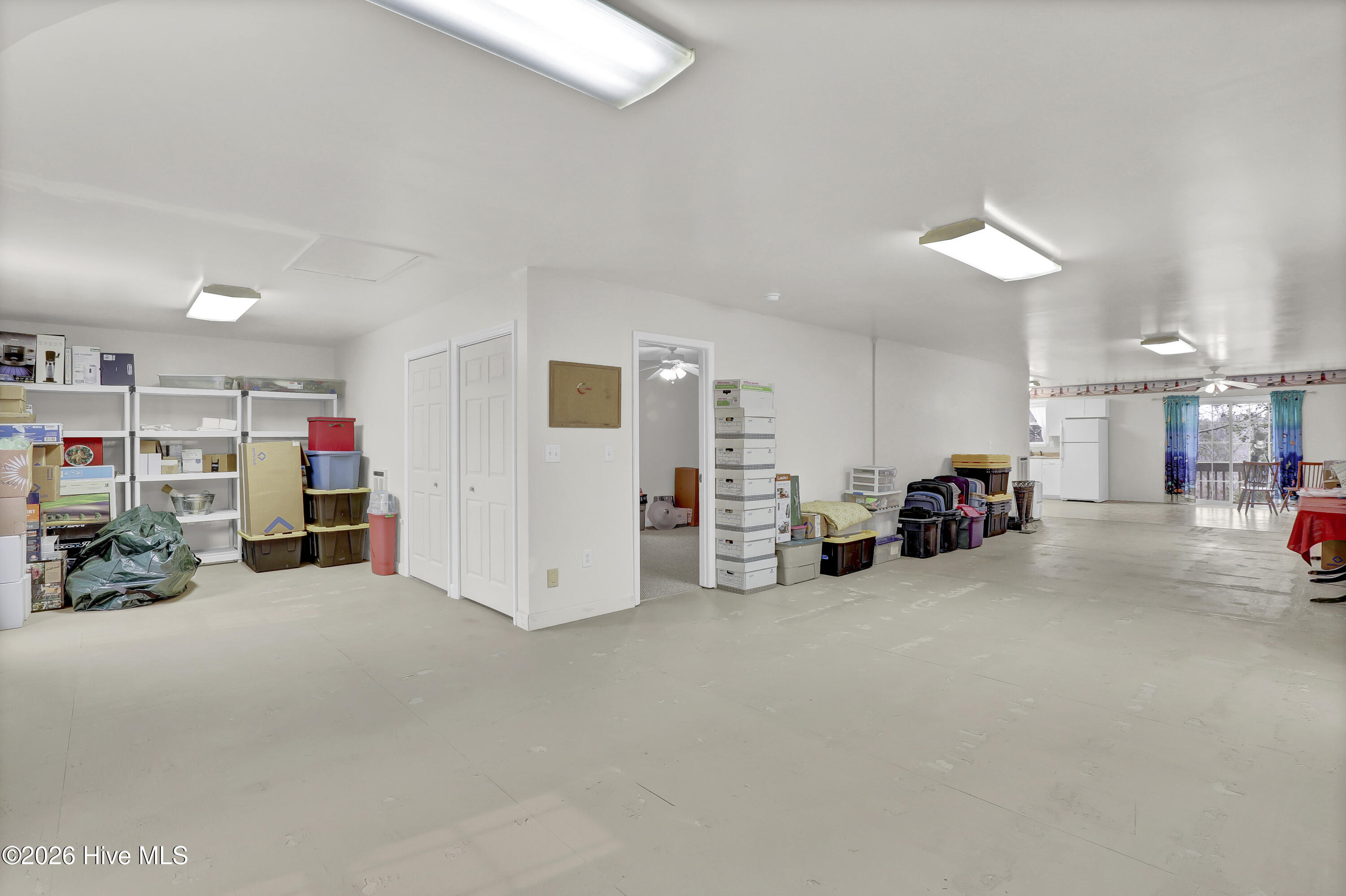 100563243 | Photo 43