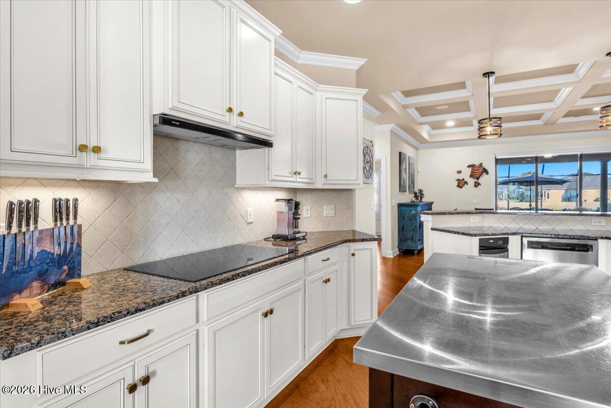 100553917 | Photo 26