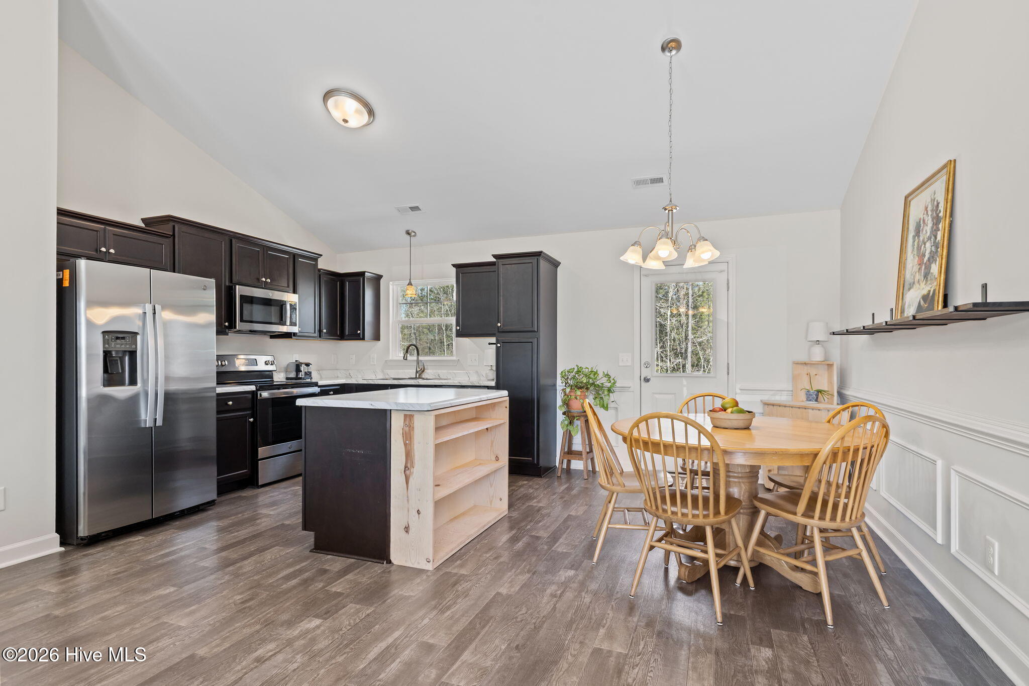 100563188 | Photo 13