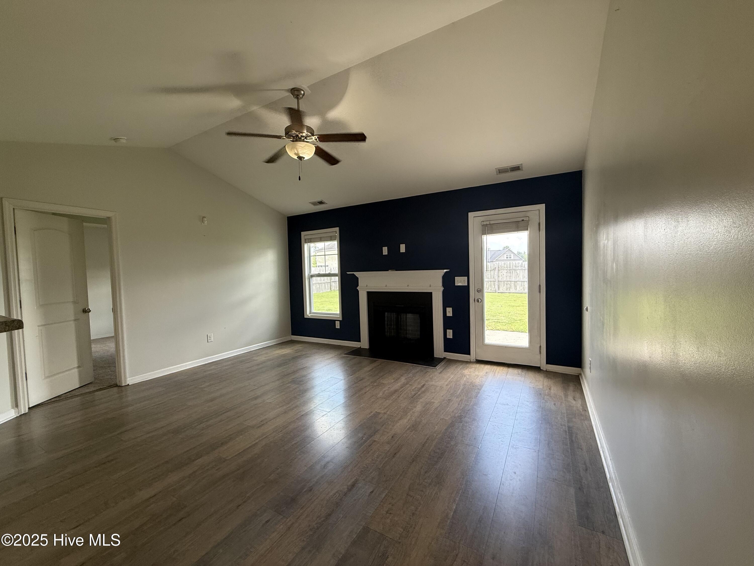 100566630 | Photo 14