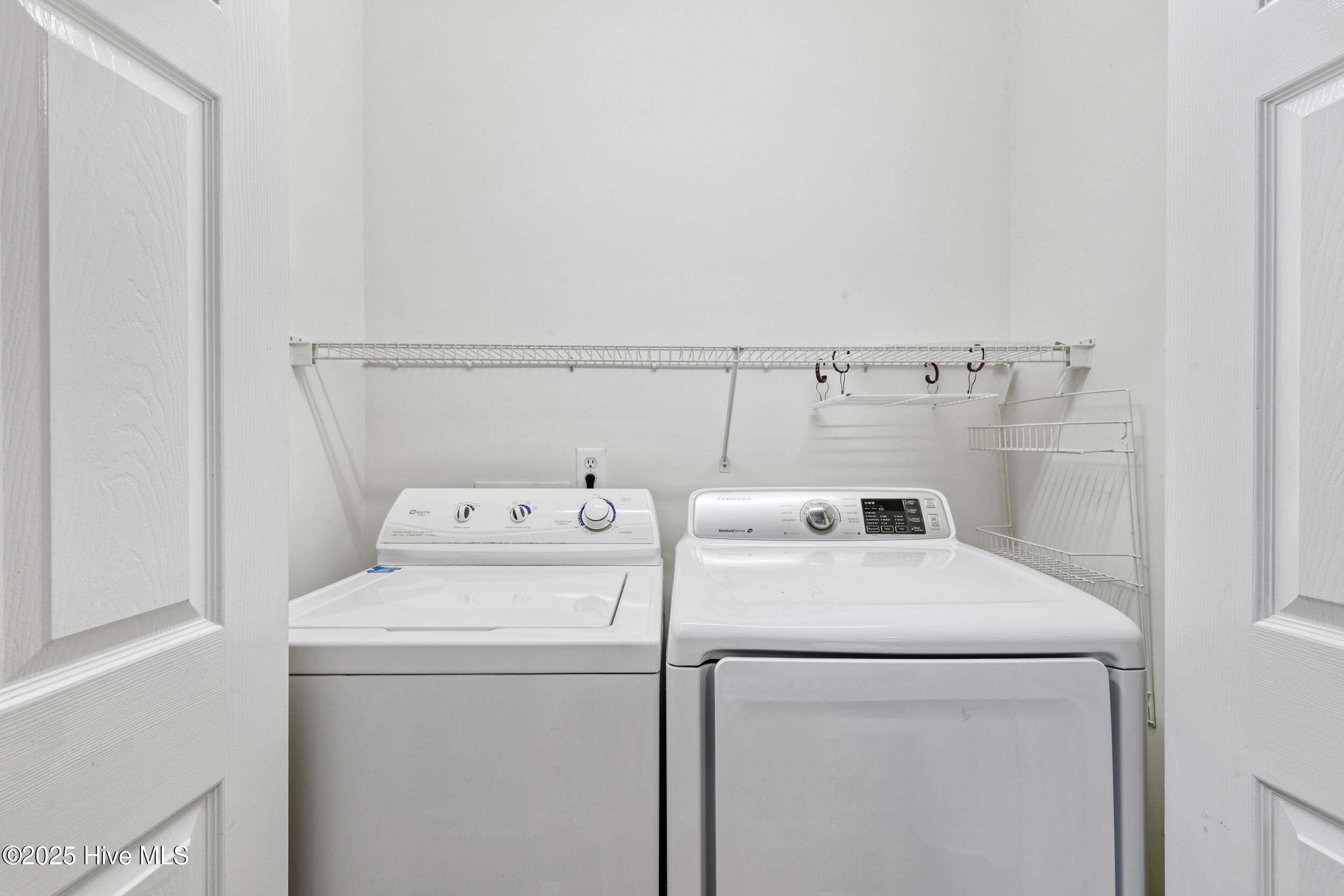 100533187 | Photo 23