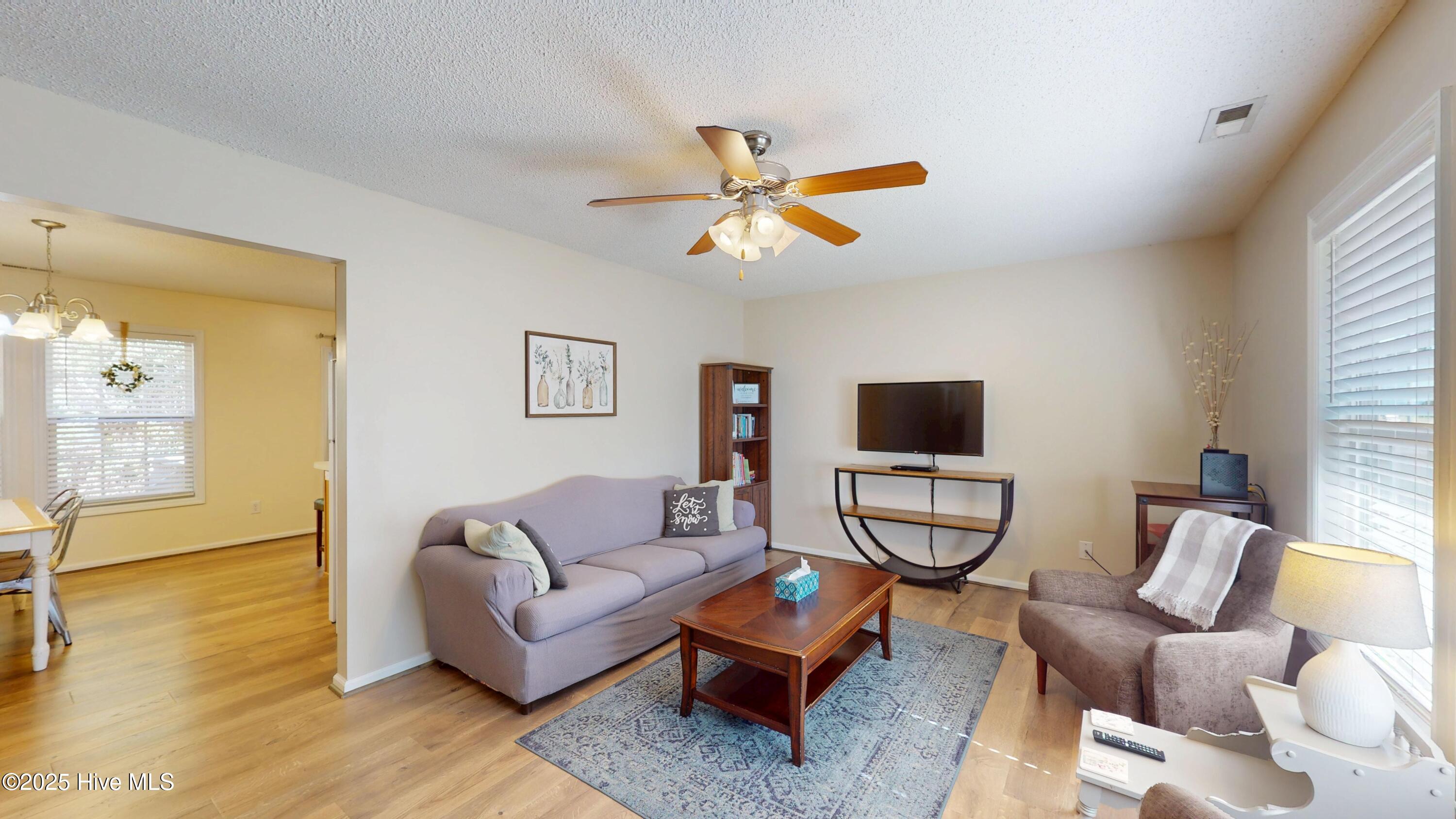 100560528 | Photo 10