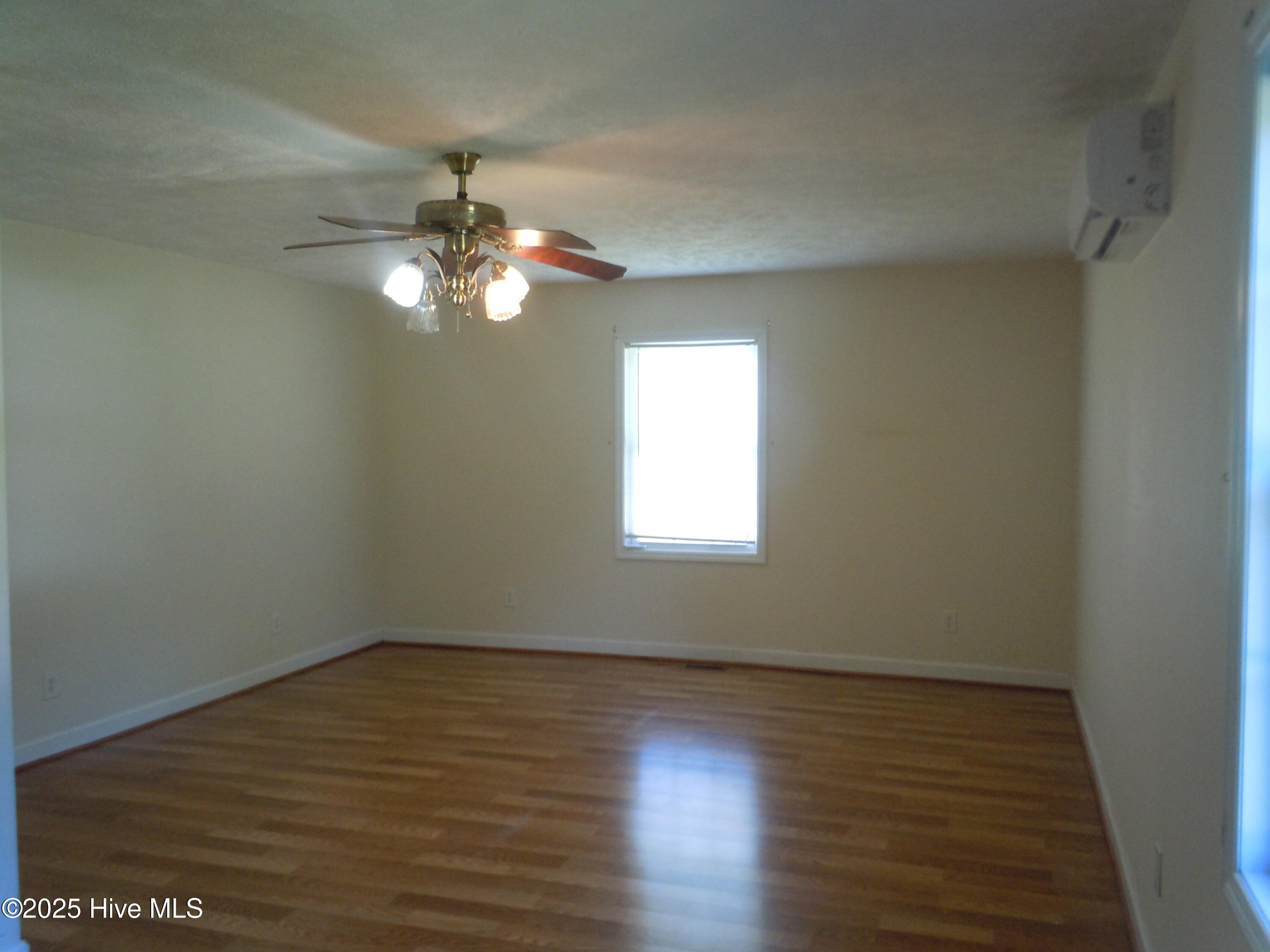 100528671 | Photo 32