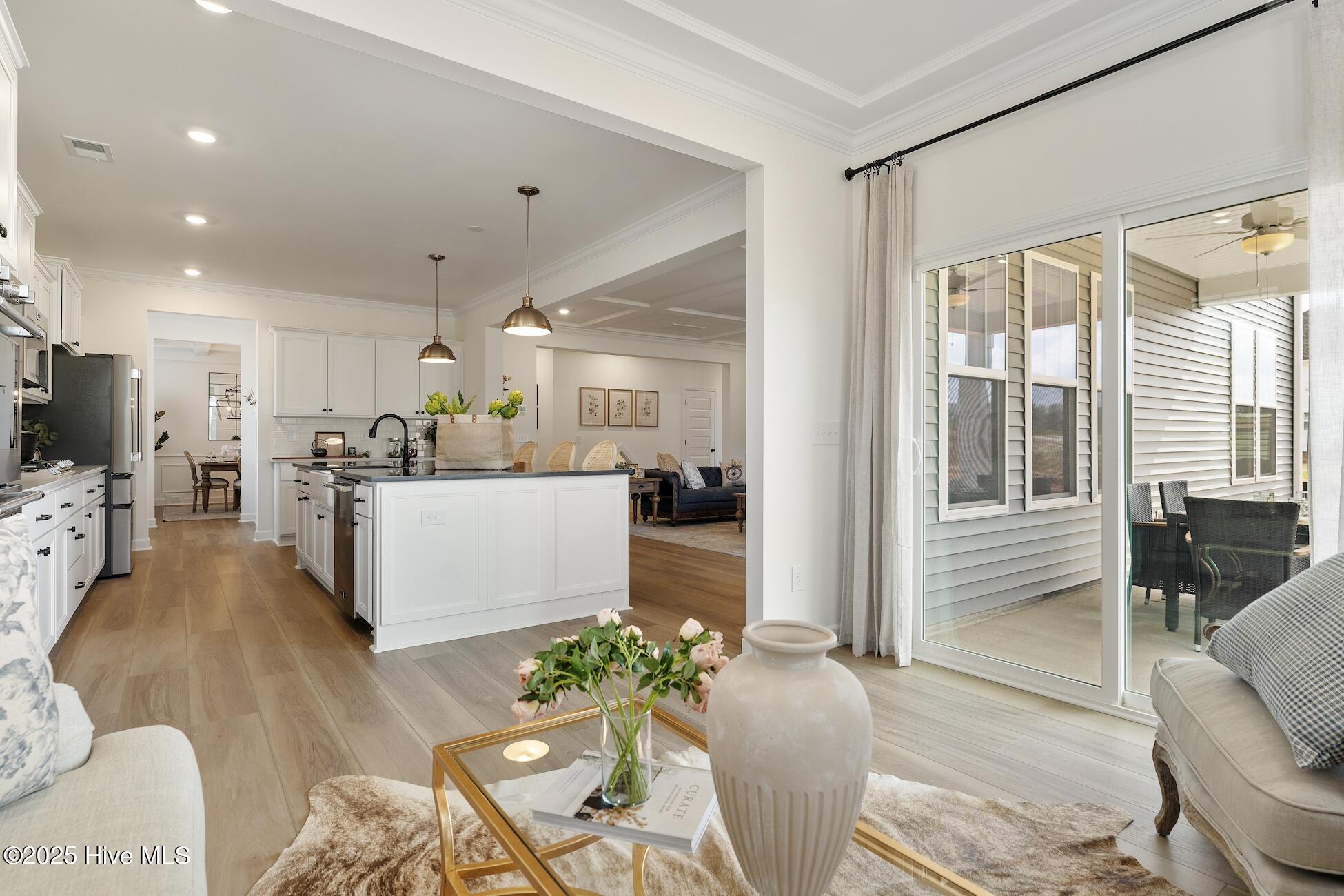 100564746 | Photo 28