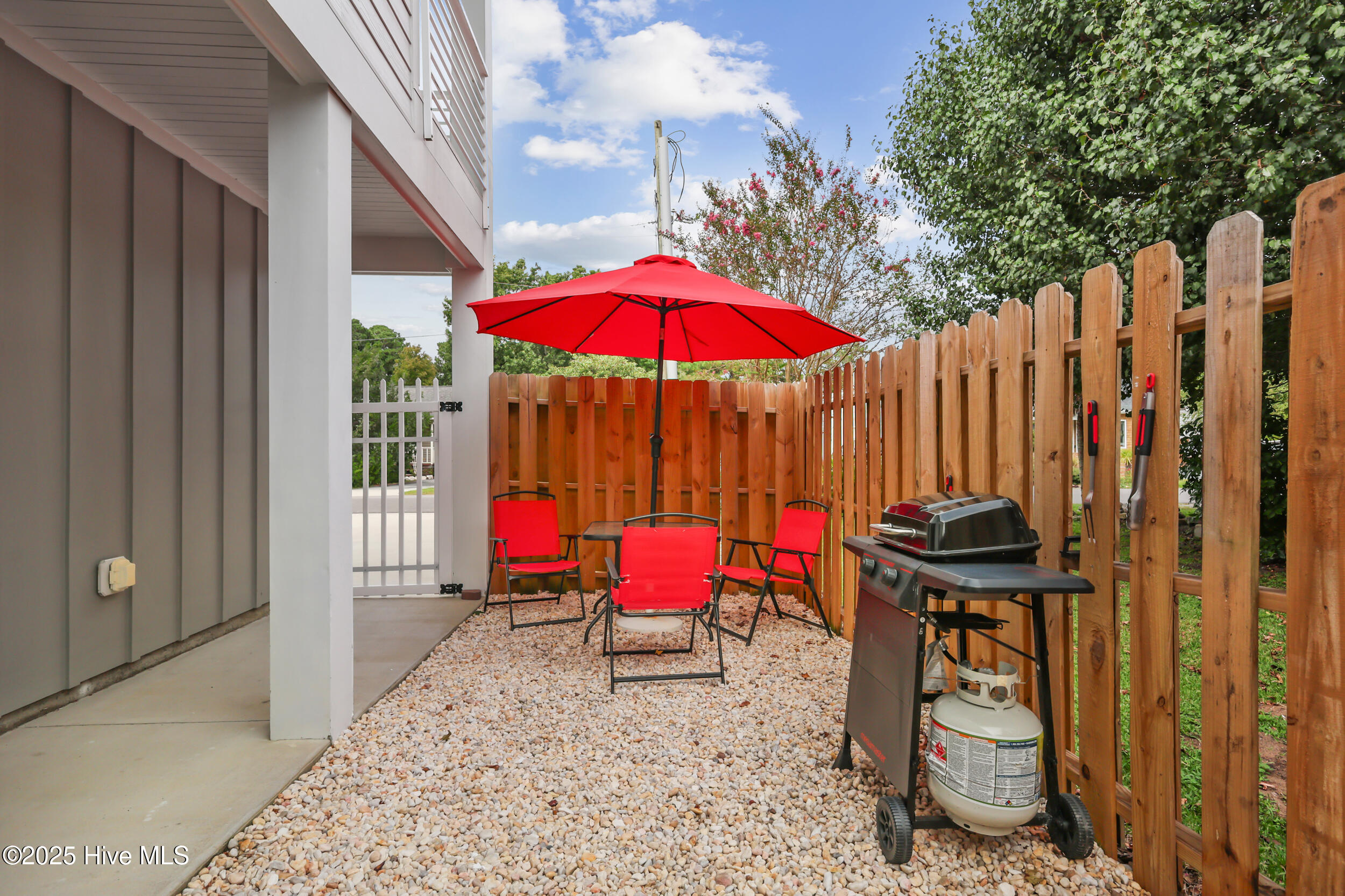 100530108 | Photo 25