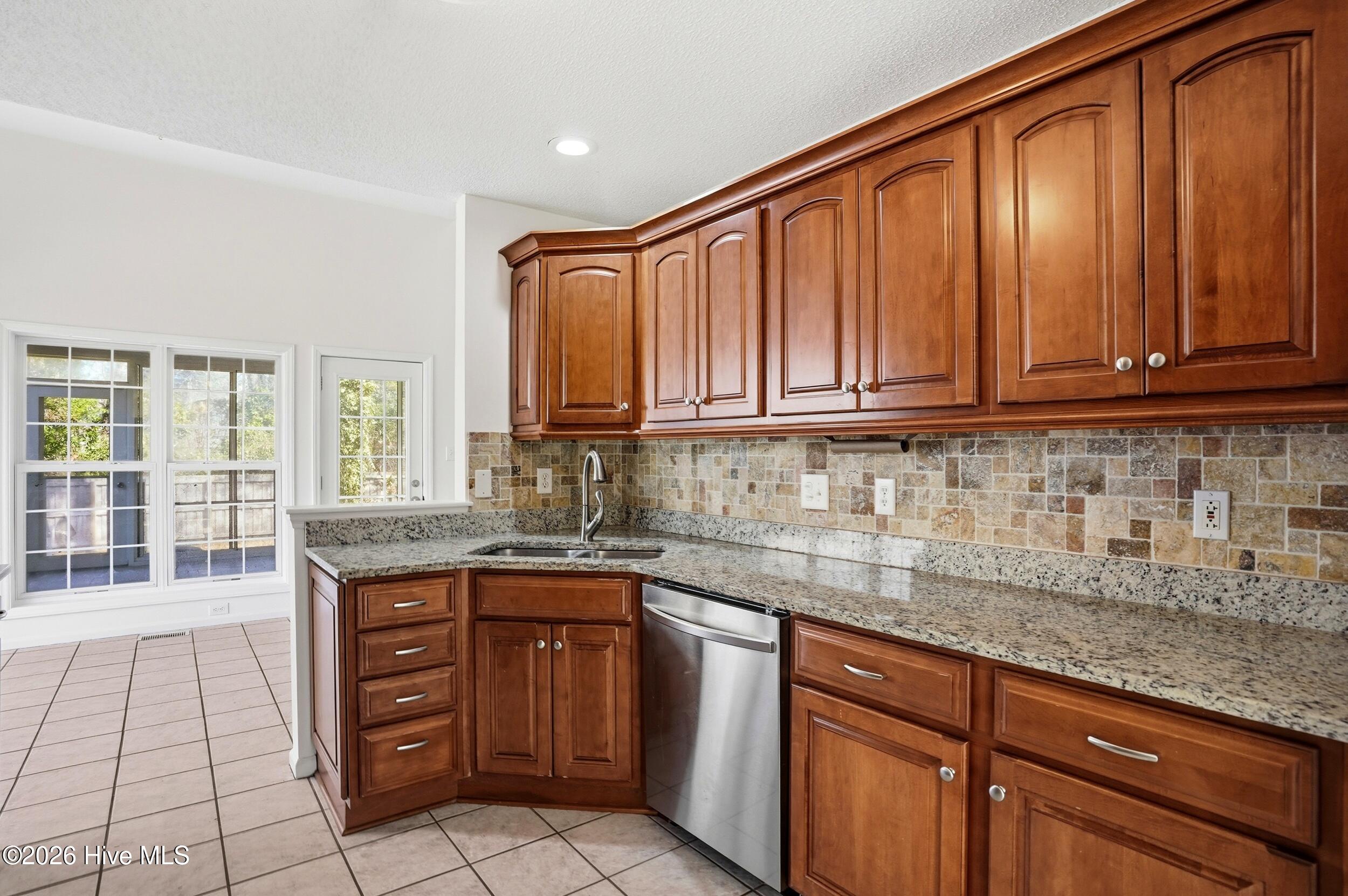 100553859 | Photo 14