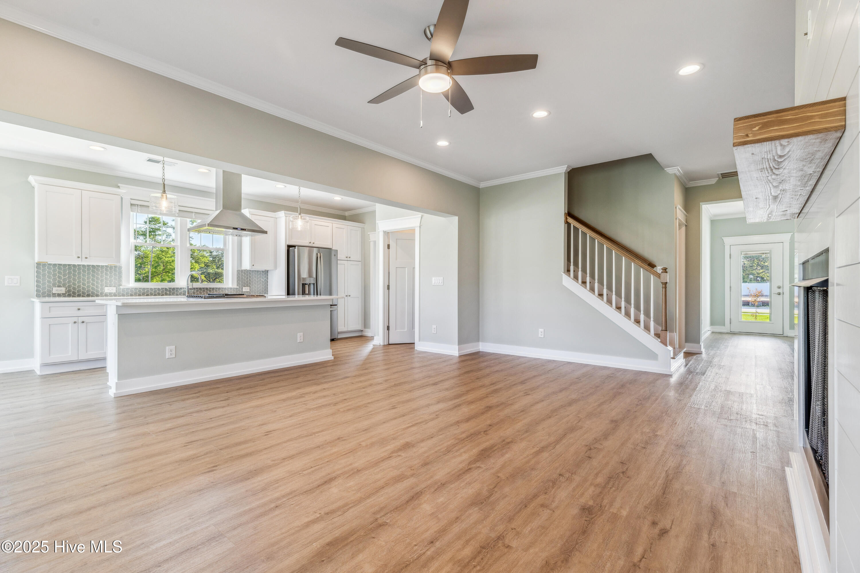 100558454 | Photo 15