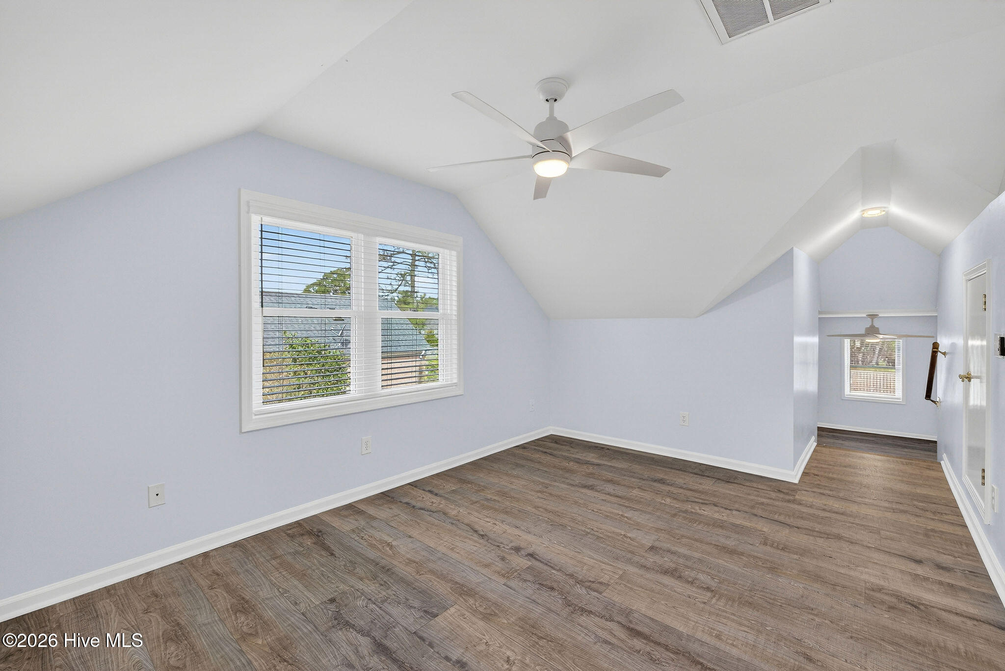 100561211 | Photo 22