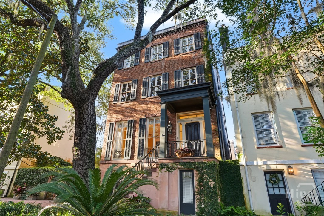 11 W Jones Street
