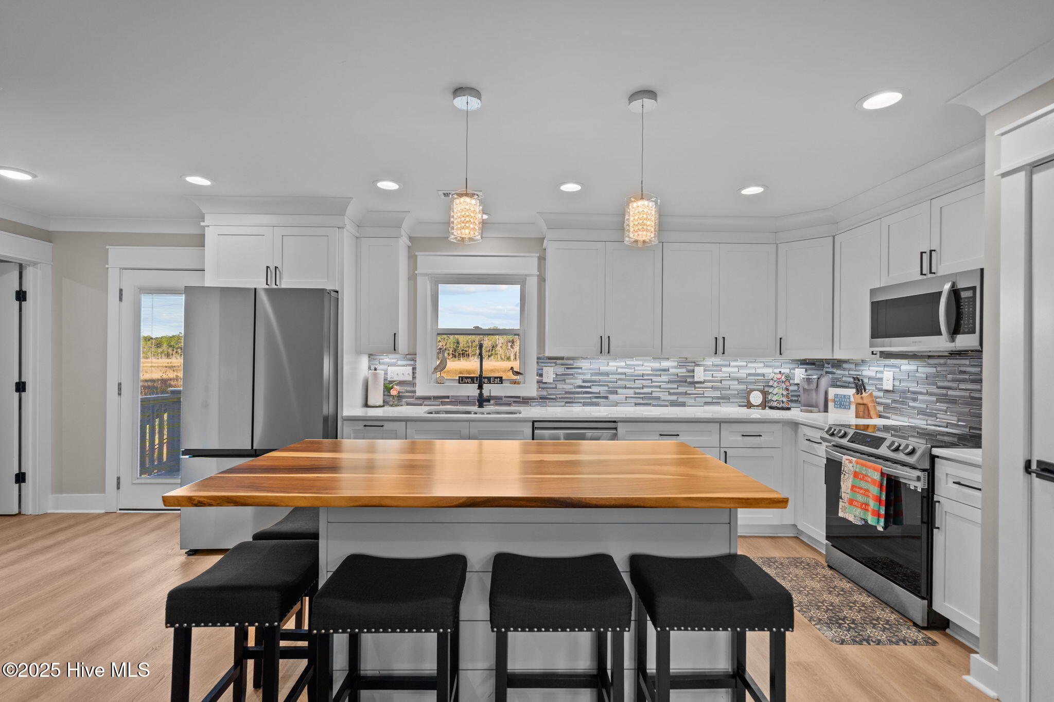 100538027 | Photo 25