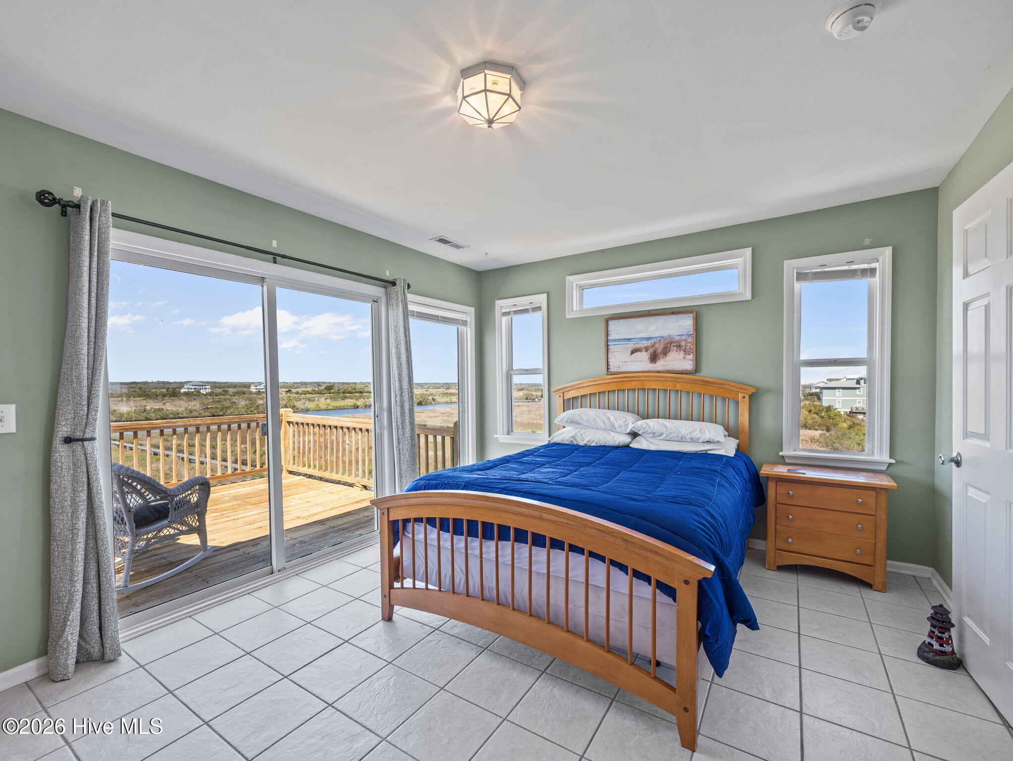 100564989 | Photo 35