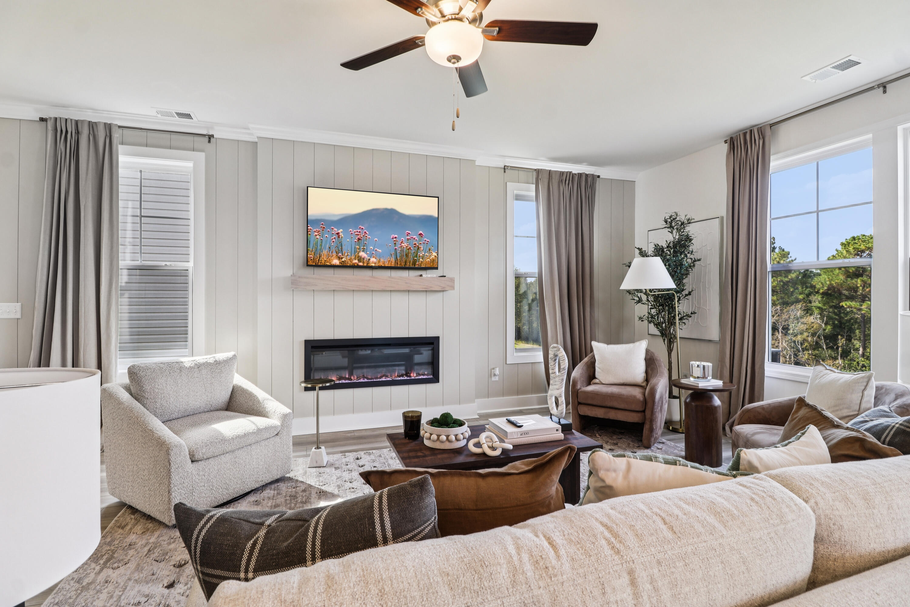 Photo of Model -Options and colors may vary.