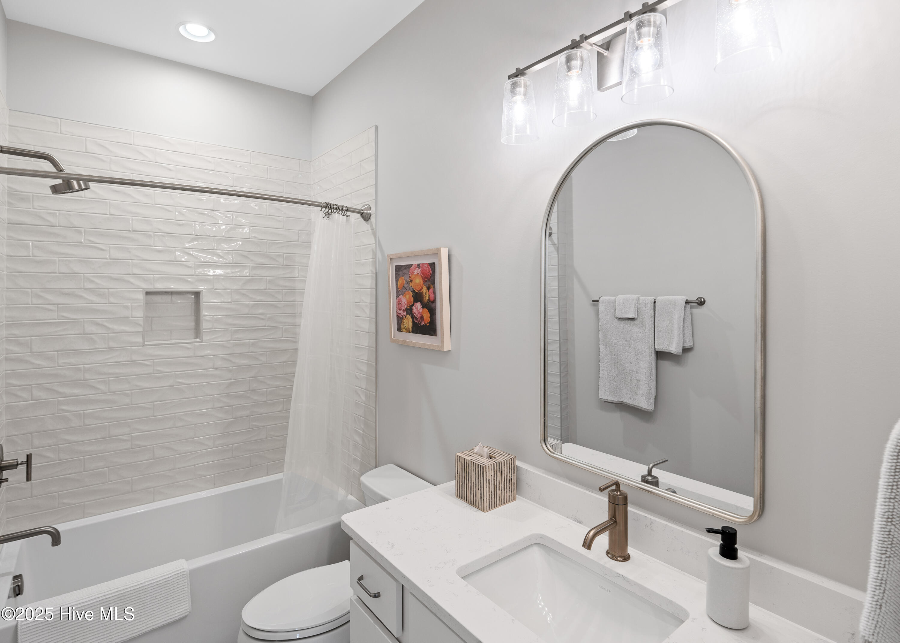 100543800 | Photo 24