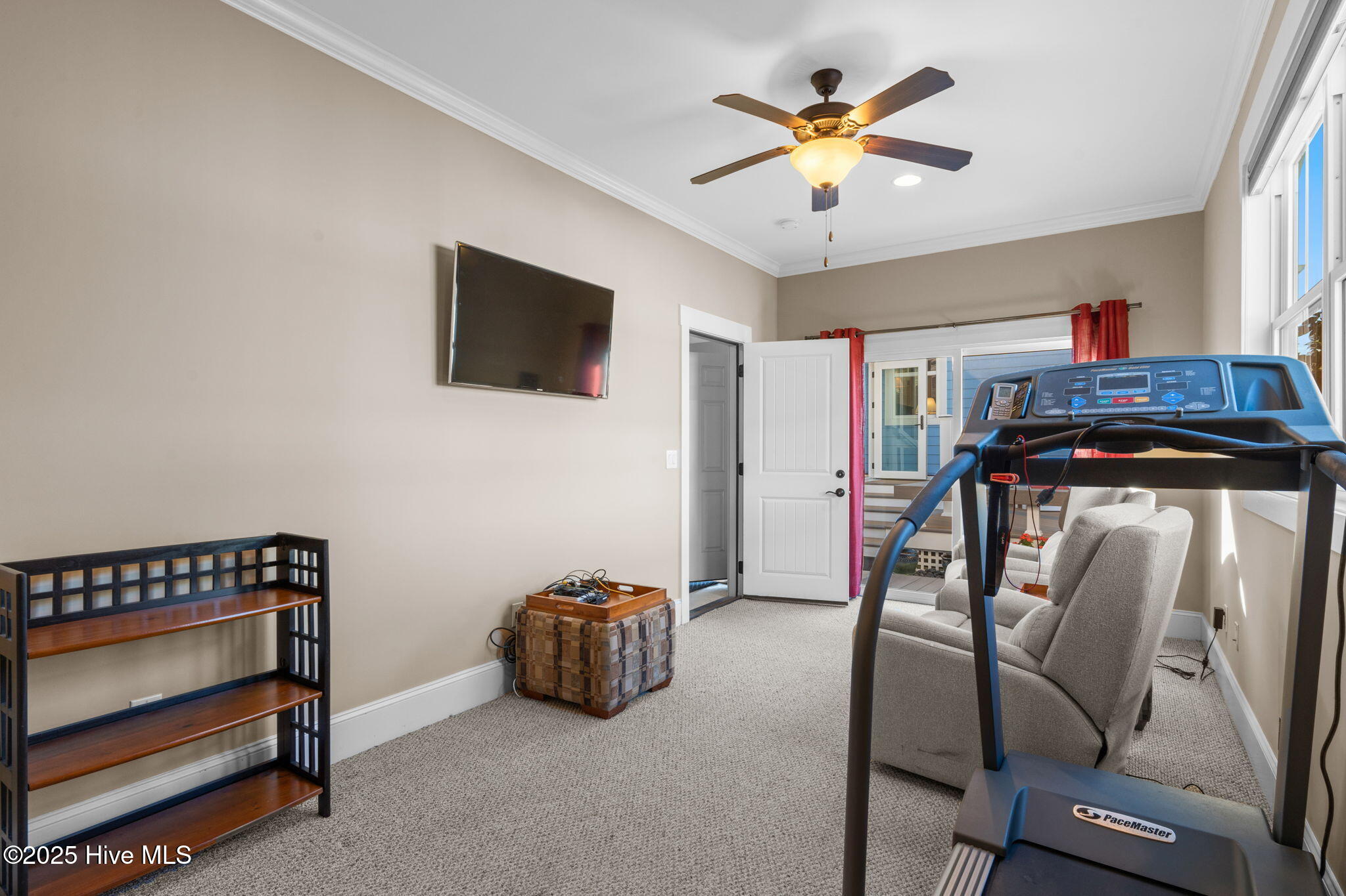 100569449 | Photo 60