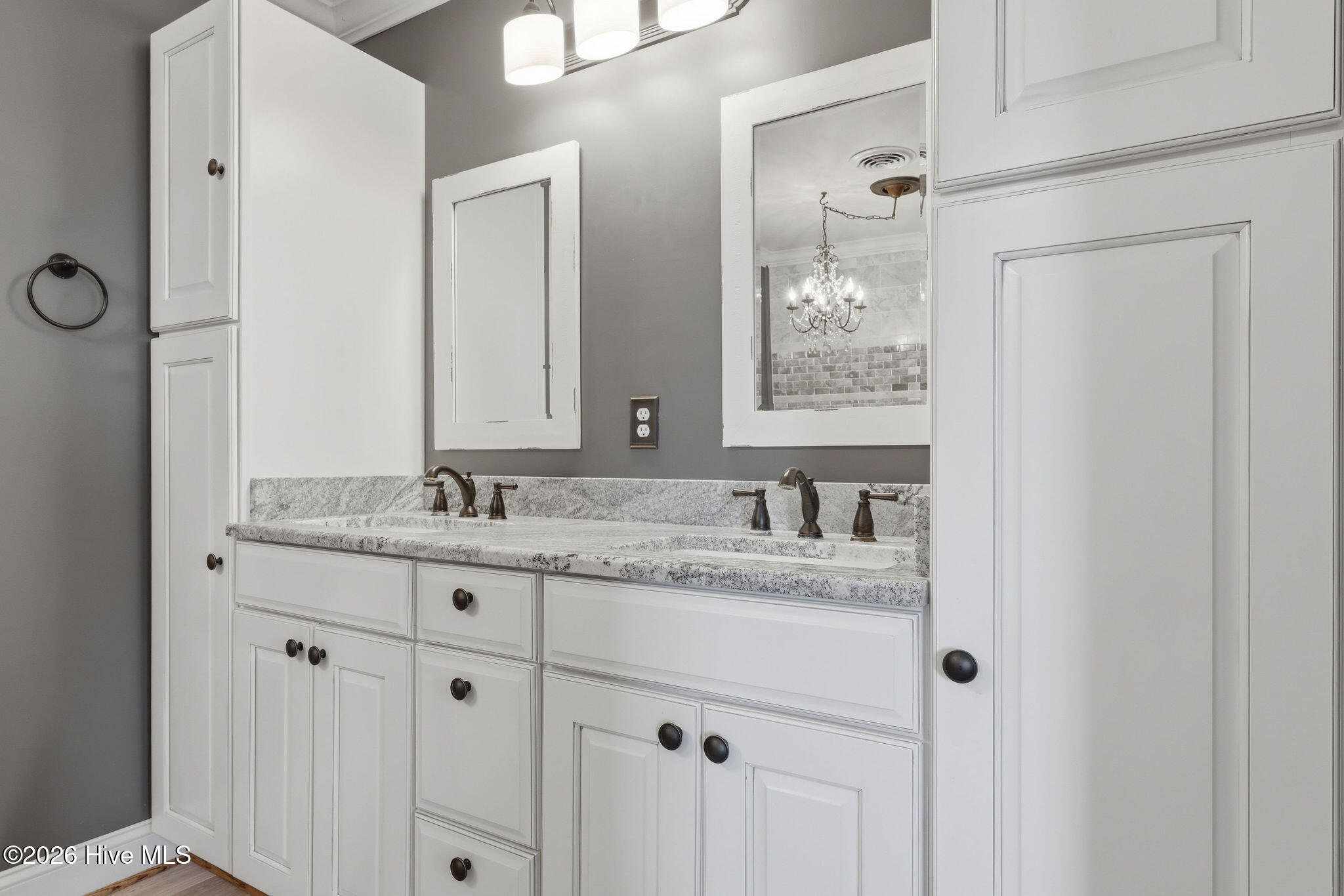 100557788 | Photo 36