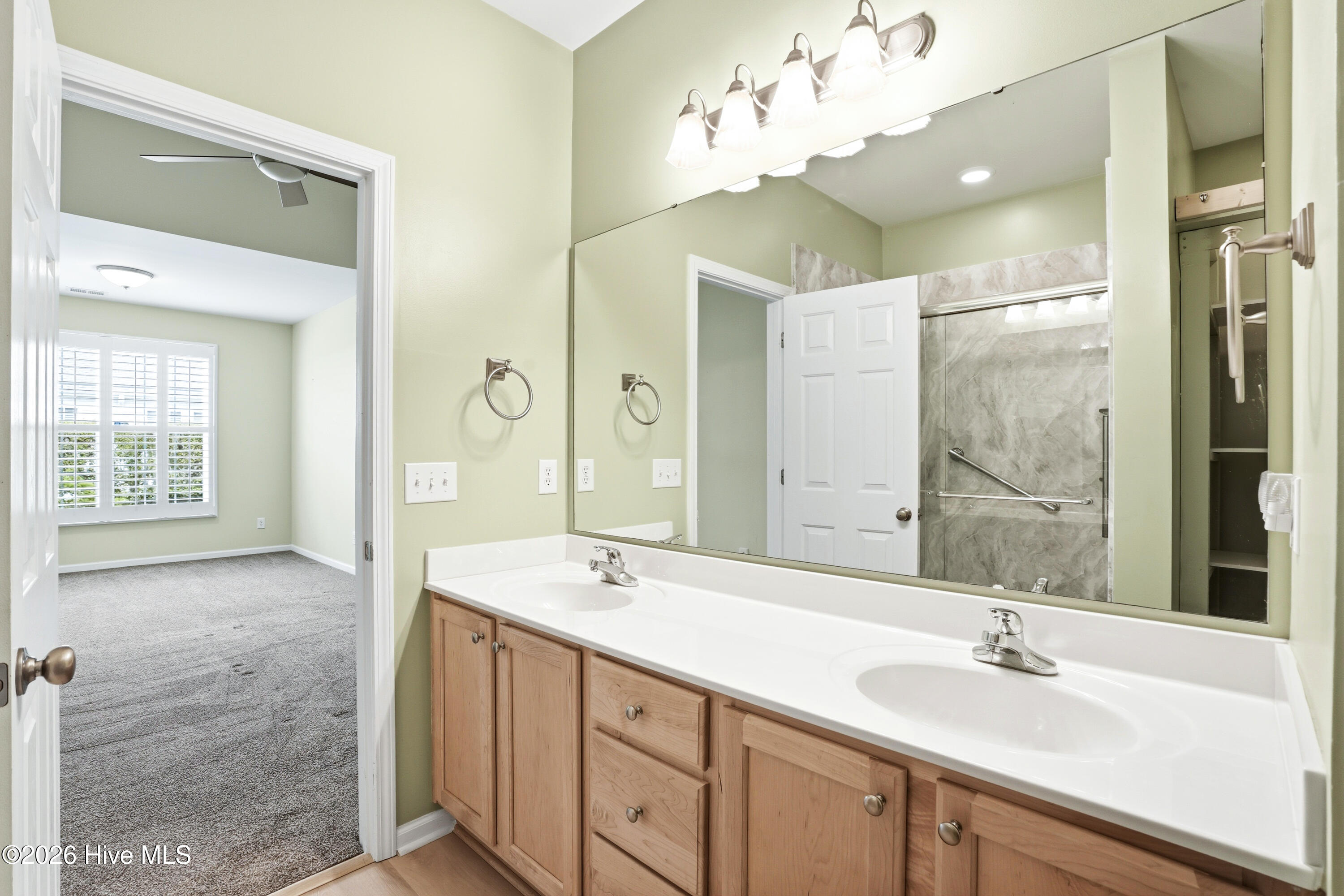 100564881 | Photo 31