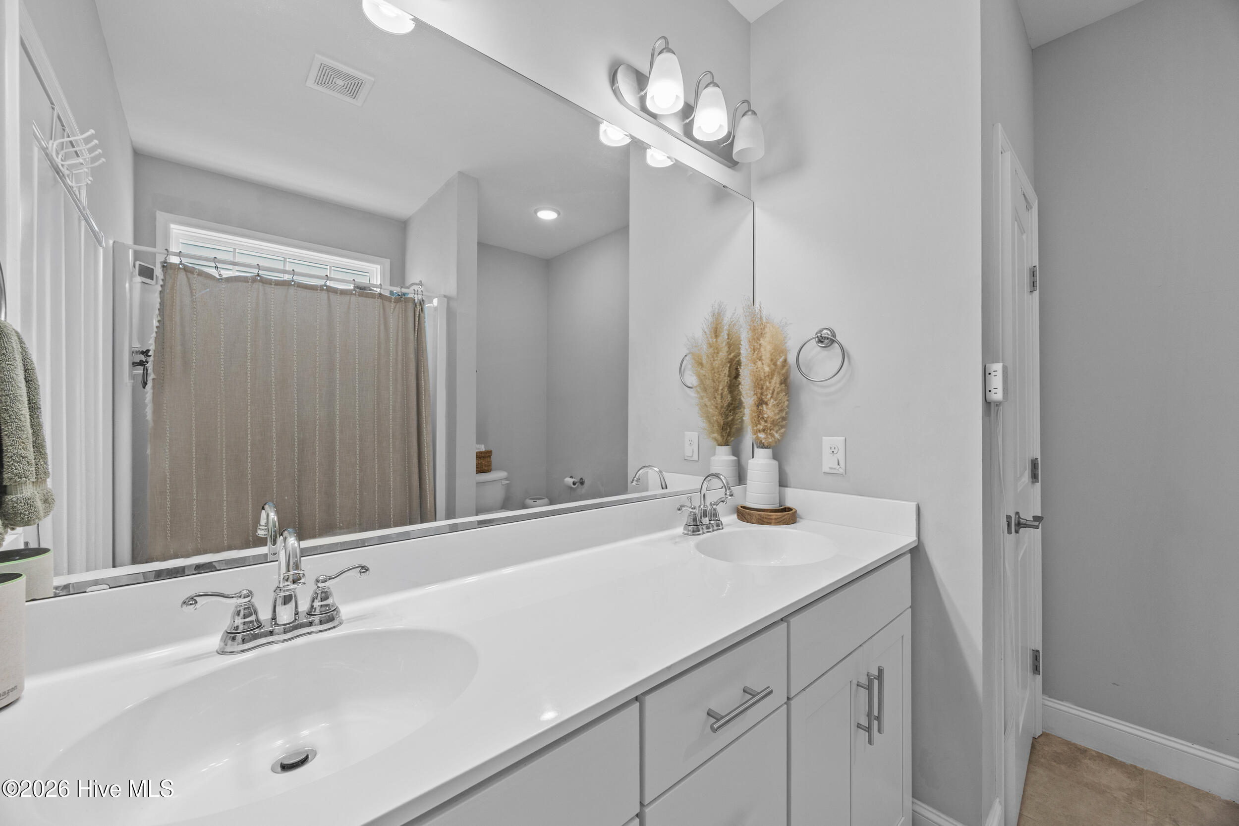 100565874 | Photo 17