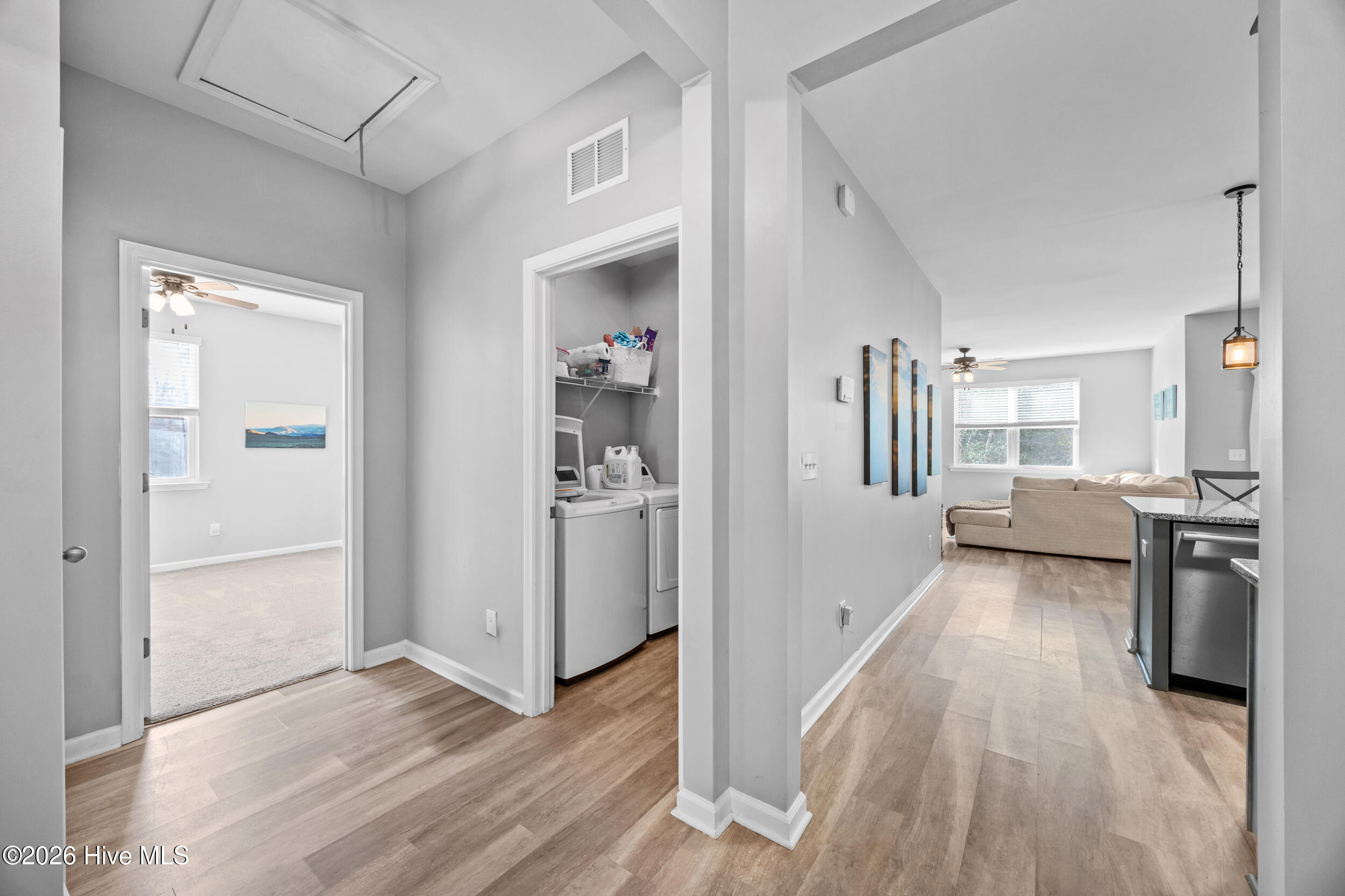 100561982 | Photo 13