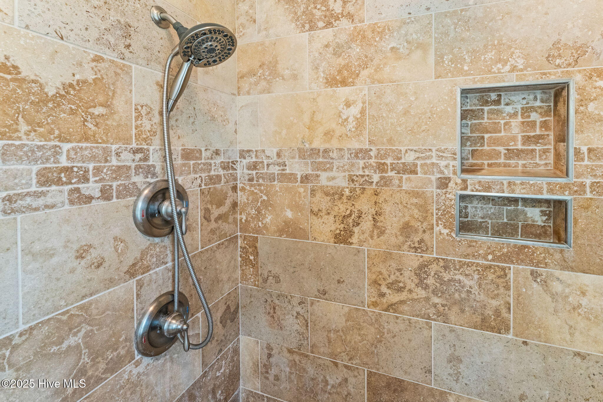 100514865 | Photo 17