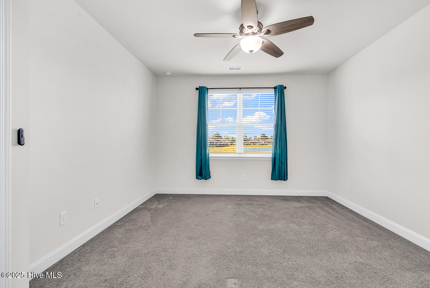 100547571 | Photo 33